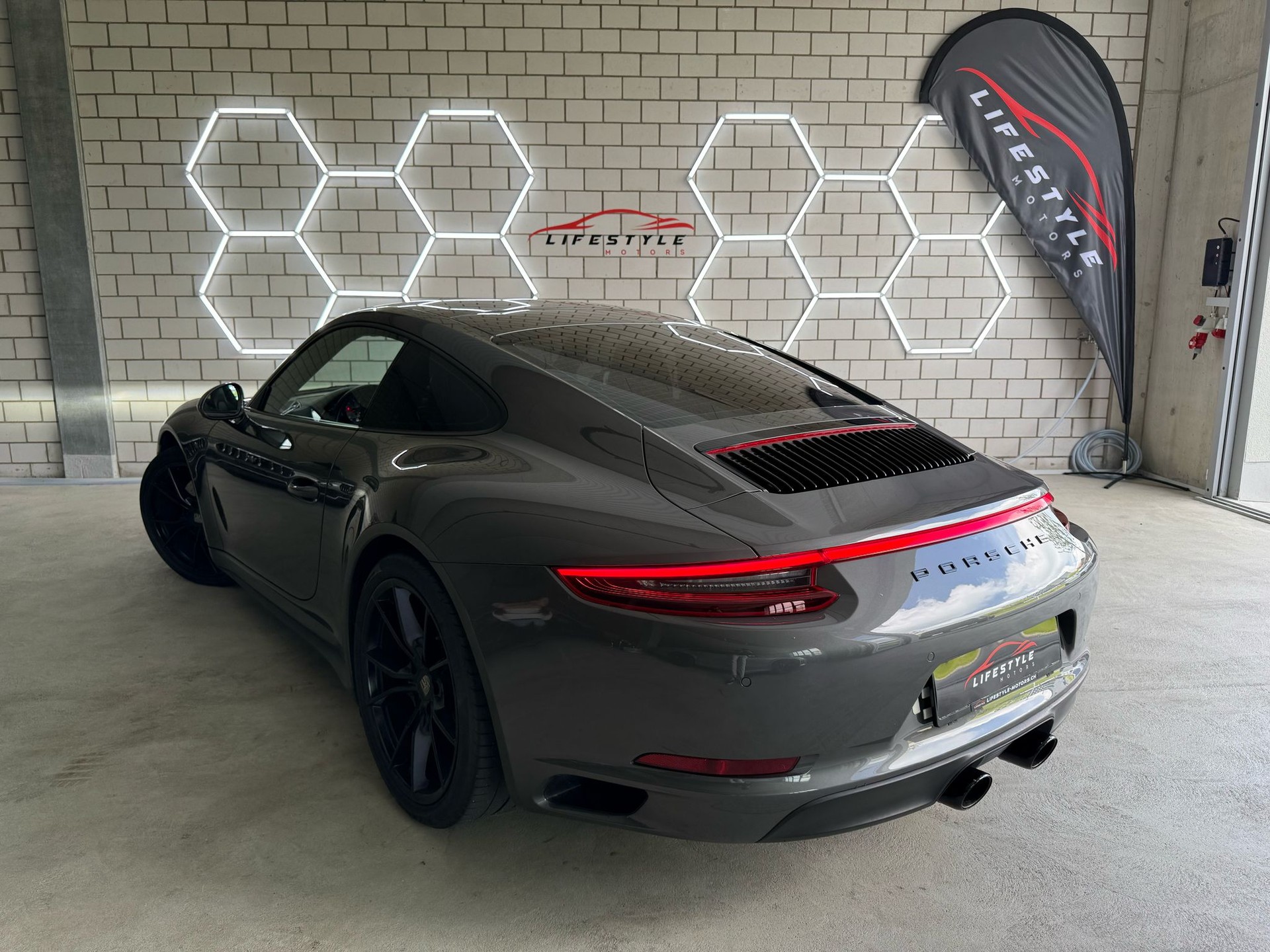 PORSCHE 911 Carrera 4S PDK-image-2
