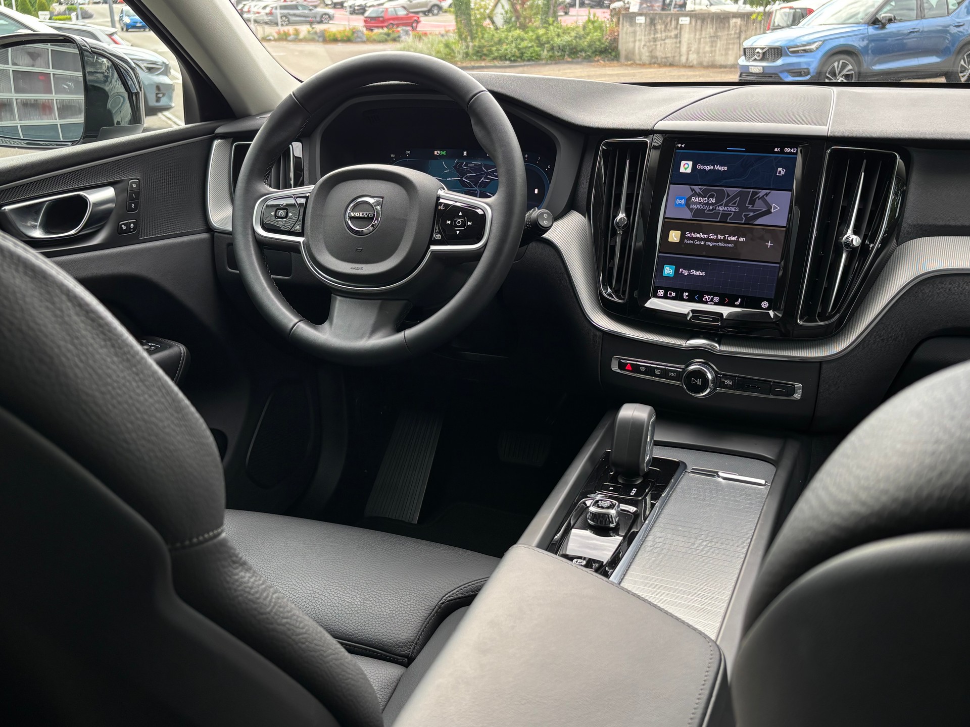VOLVO XC60 2.0 B5 MH Plus Dark AWD-image-13