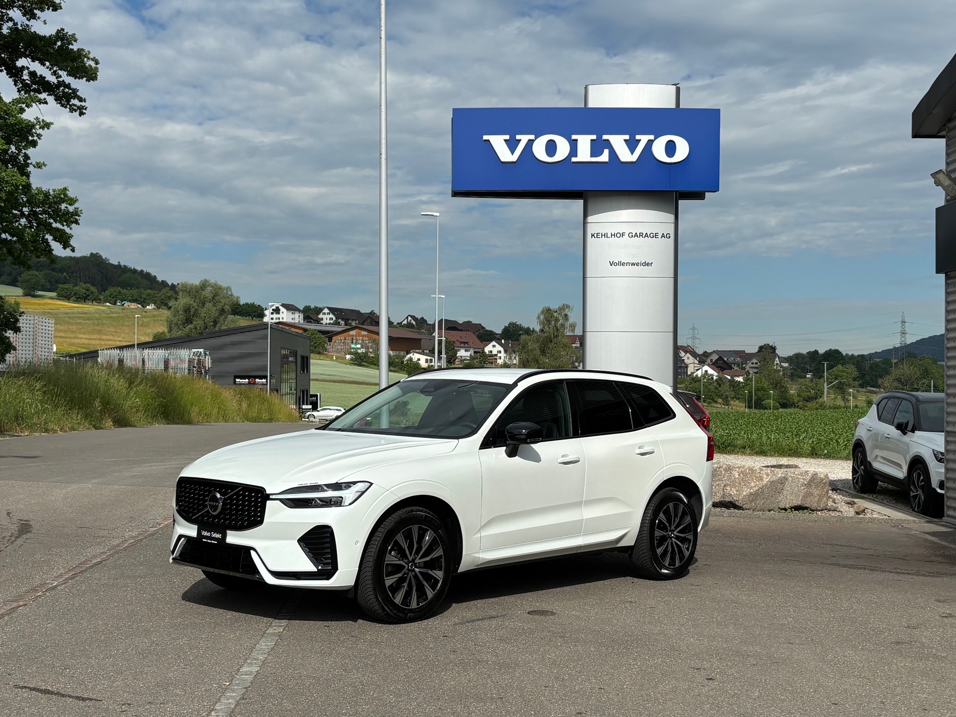 VOLVO XC60 2.0 B5 MH Plus Dark AWD