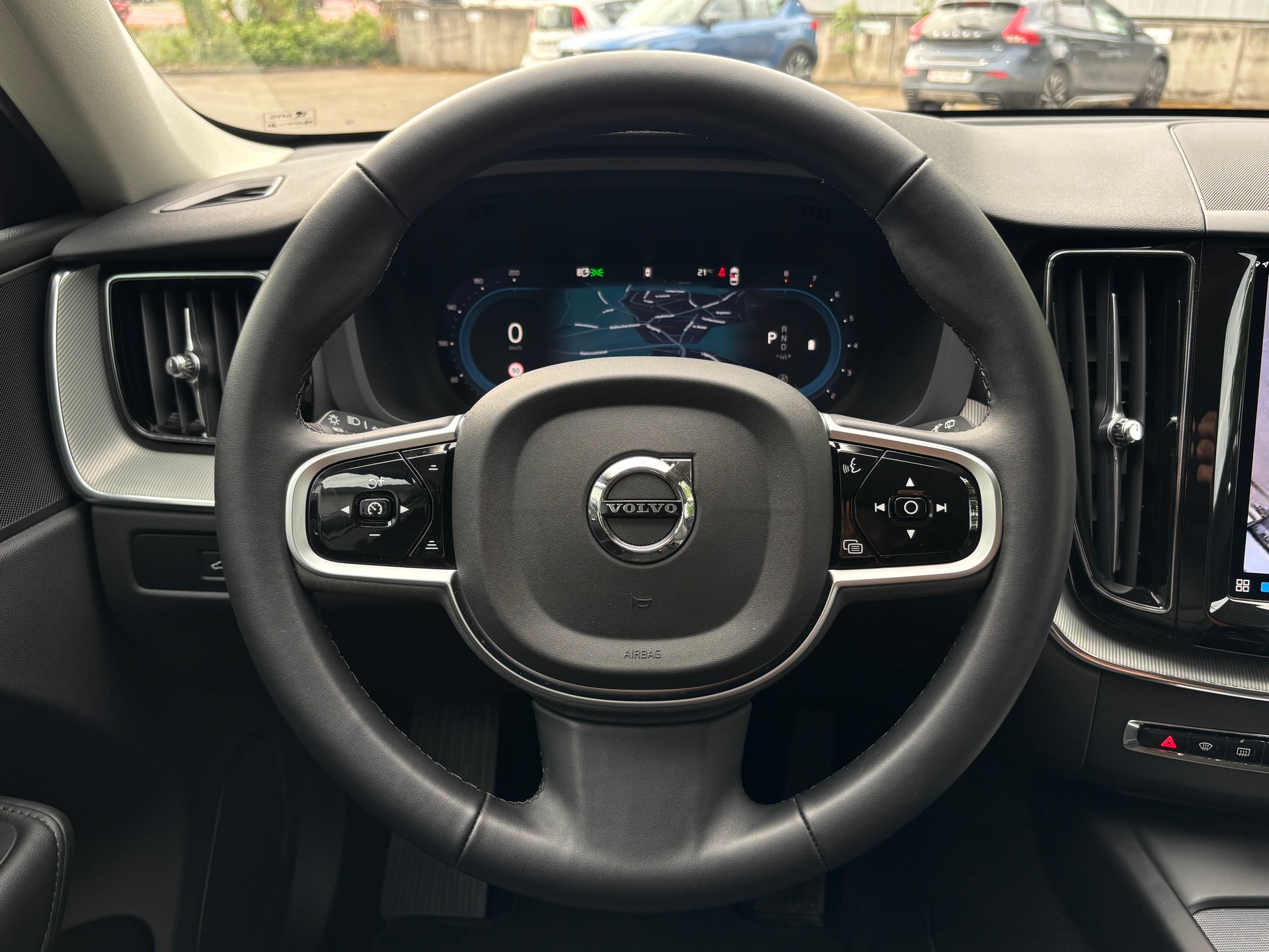 VOLVO XC60 2.0 B5 MH Plus Dark AWD-image-18