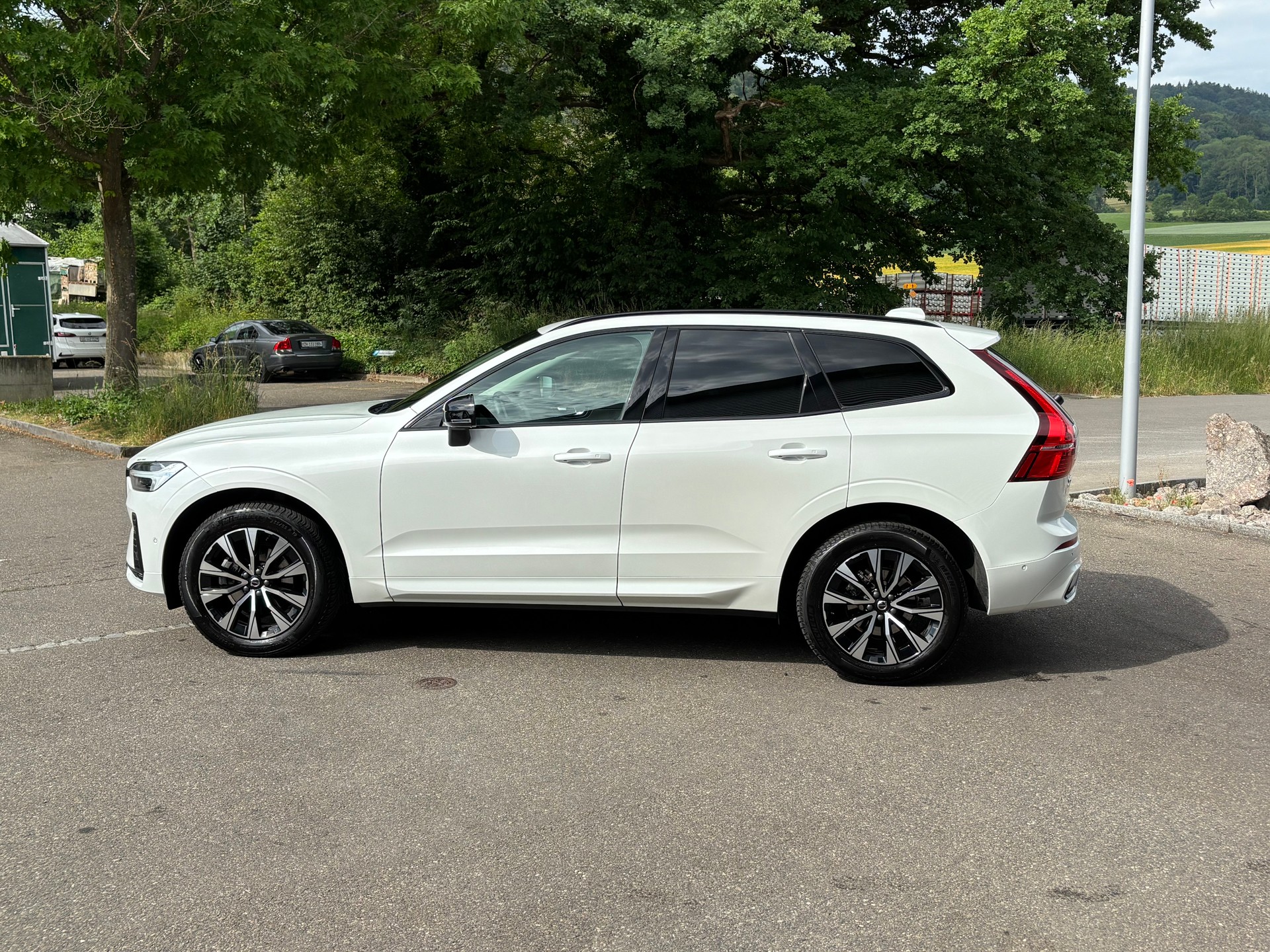 VOLVO XC60 2.0 B5 MH Plus Dark AWD-image-4