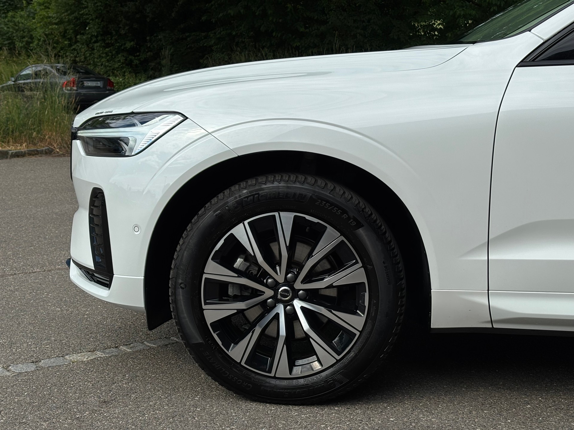 VOLVO XC60 2.0 B5 MH Plus Dark AWD-showroom-element-1