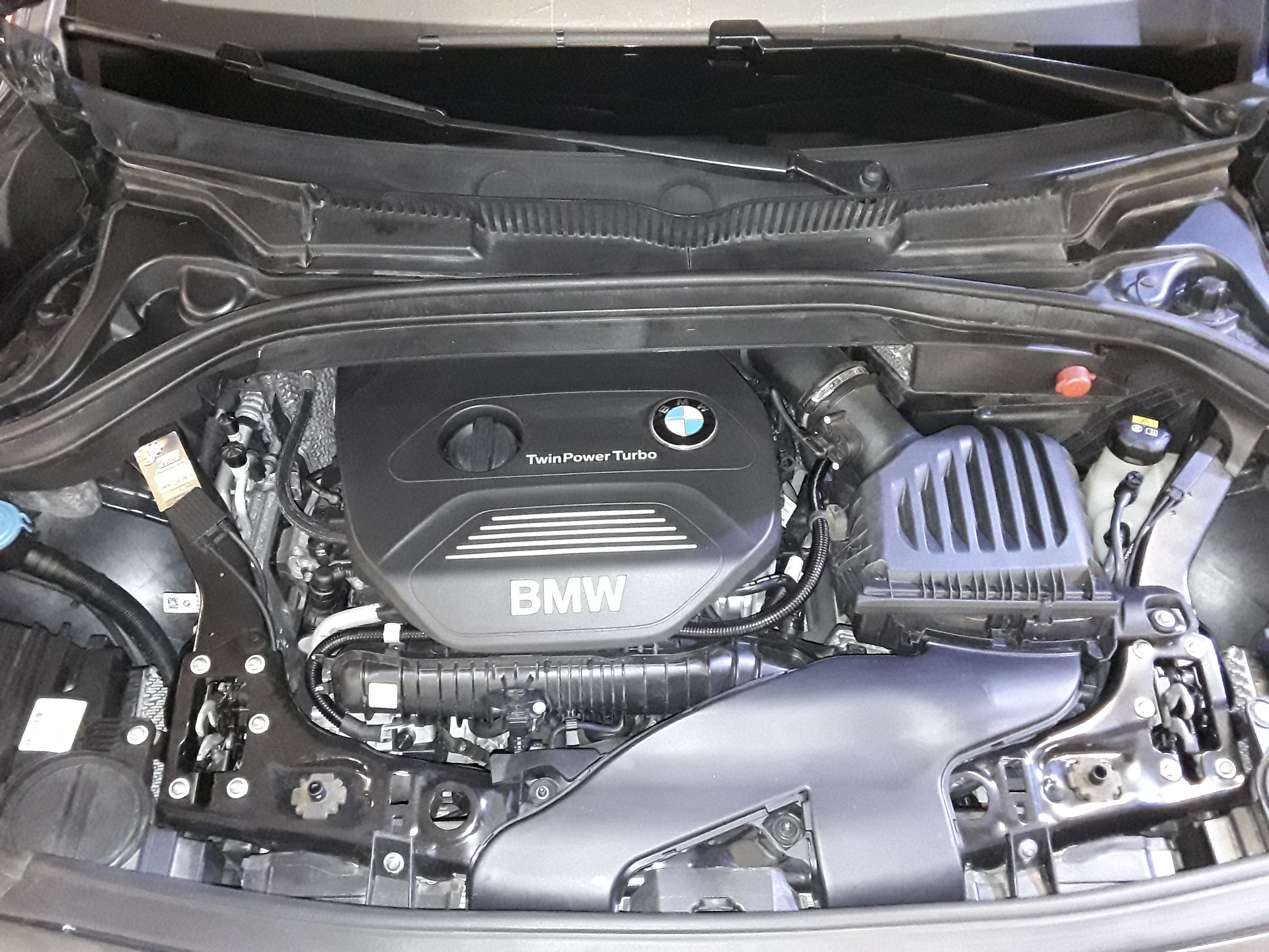 BMW 220i Active Tourer-image-12