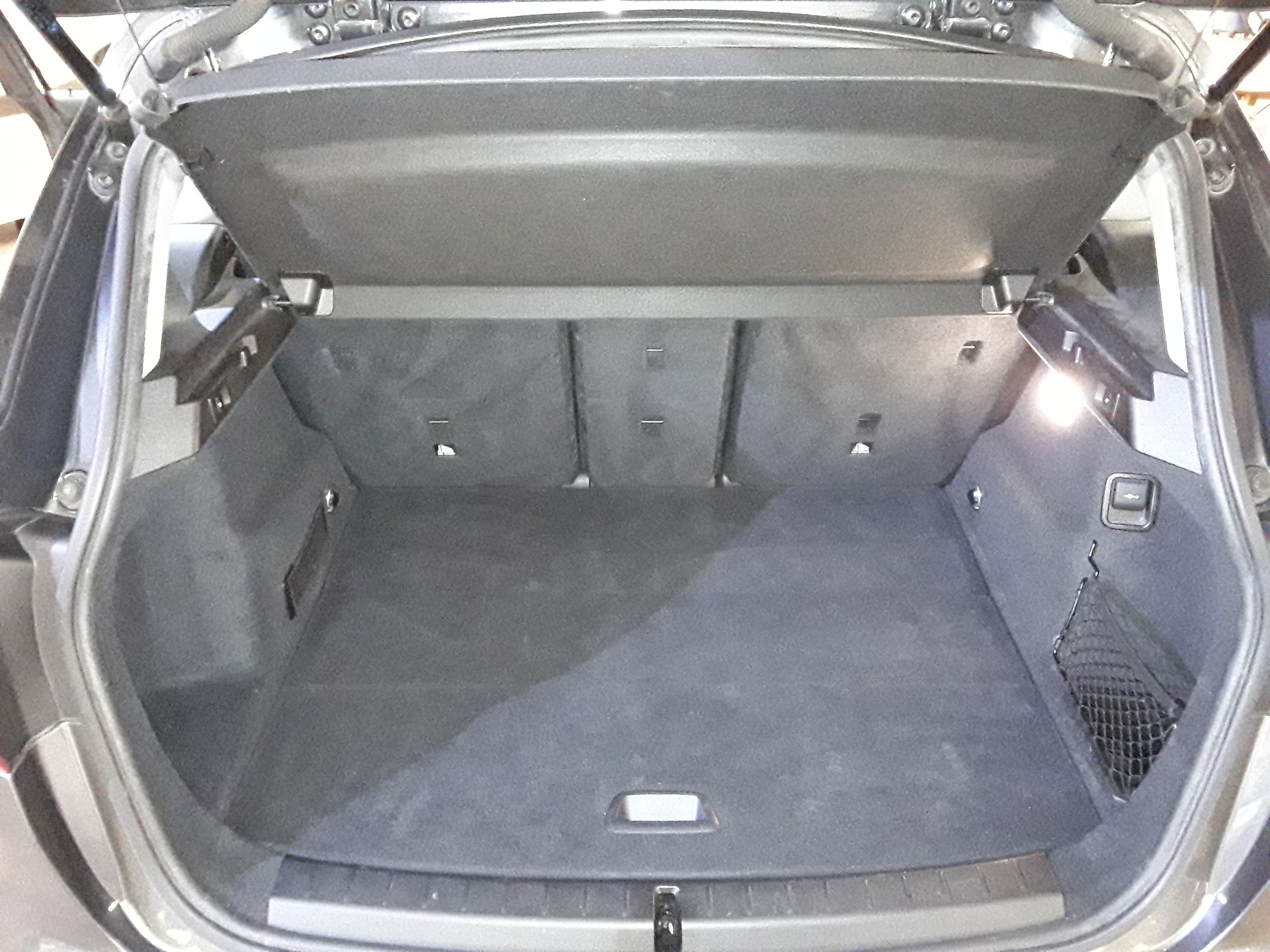 BMW 220i Active Tourer-image-7