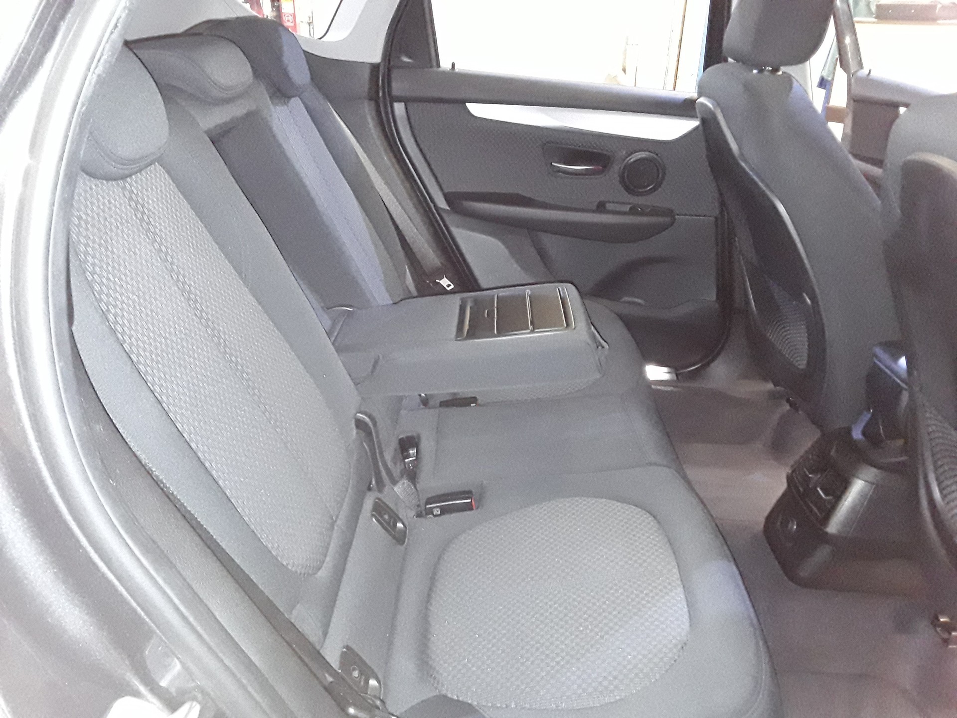 BMW 220i Active Tourer-image-8