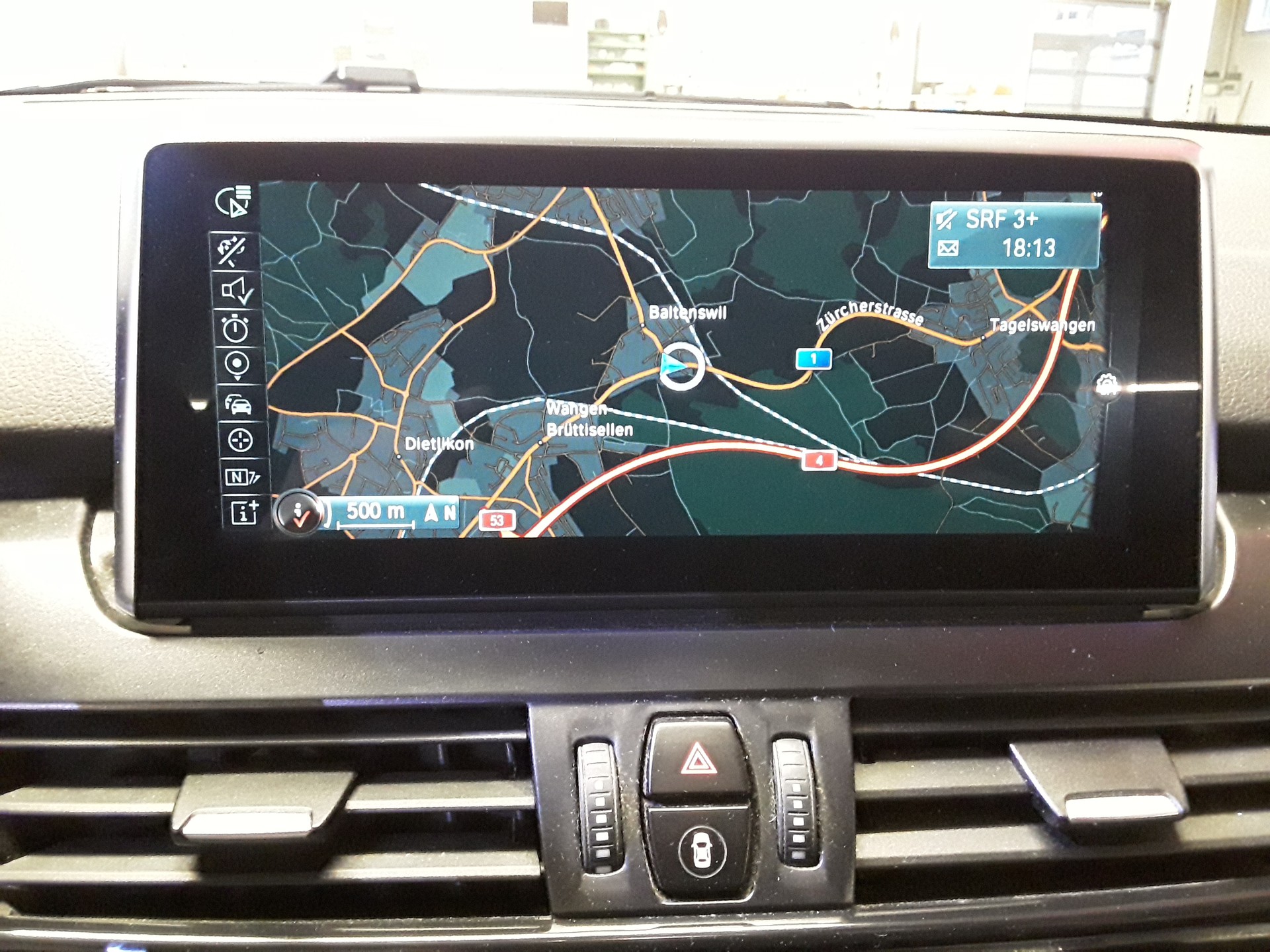 BMW 220i Active Tourer-image-10