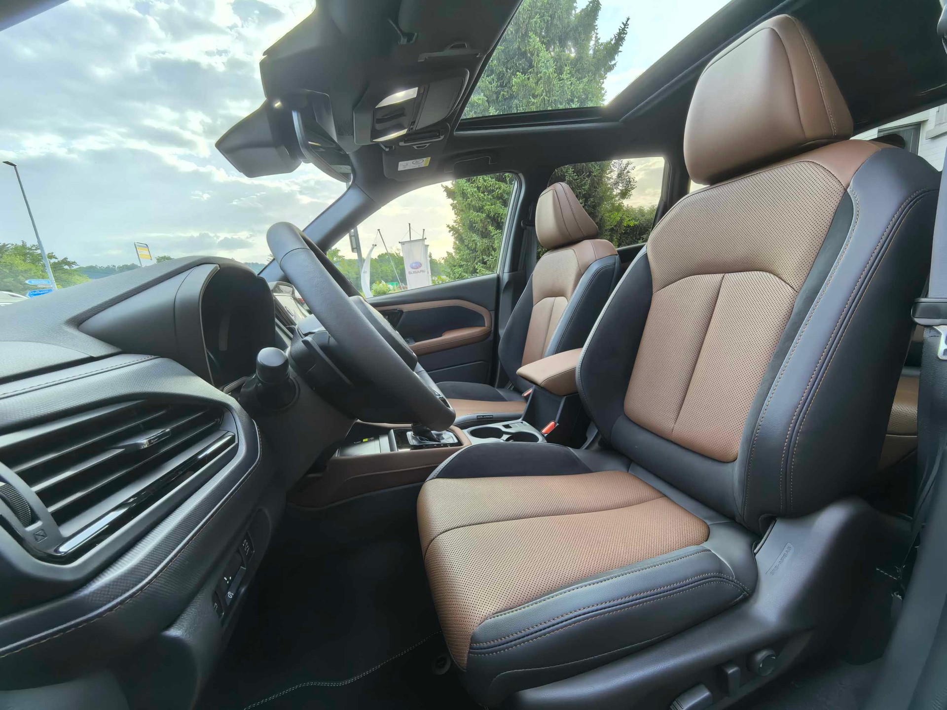 SUBARU Forester 2.0i e-Boxer Luxury Lineartronic-image-7