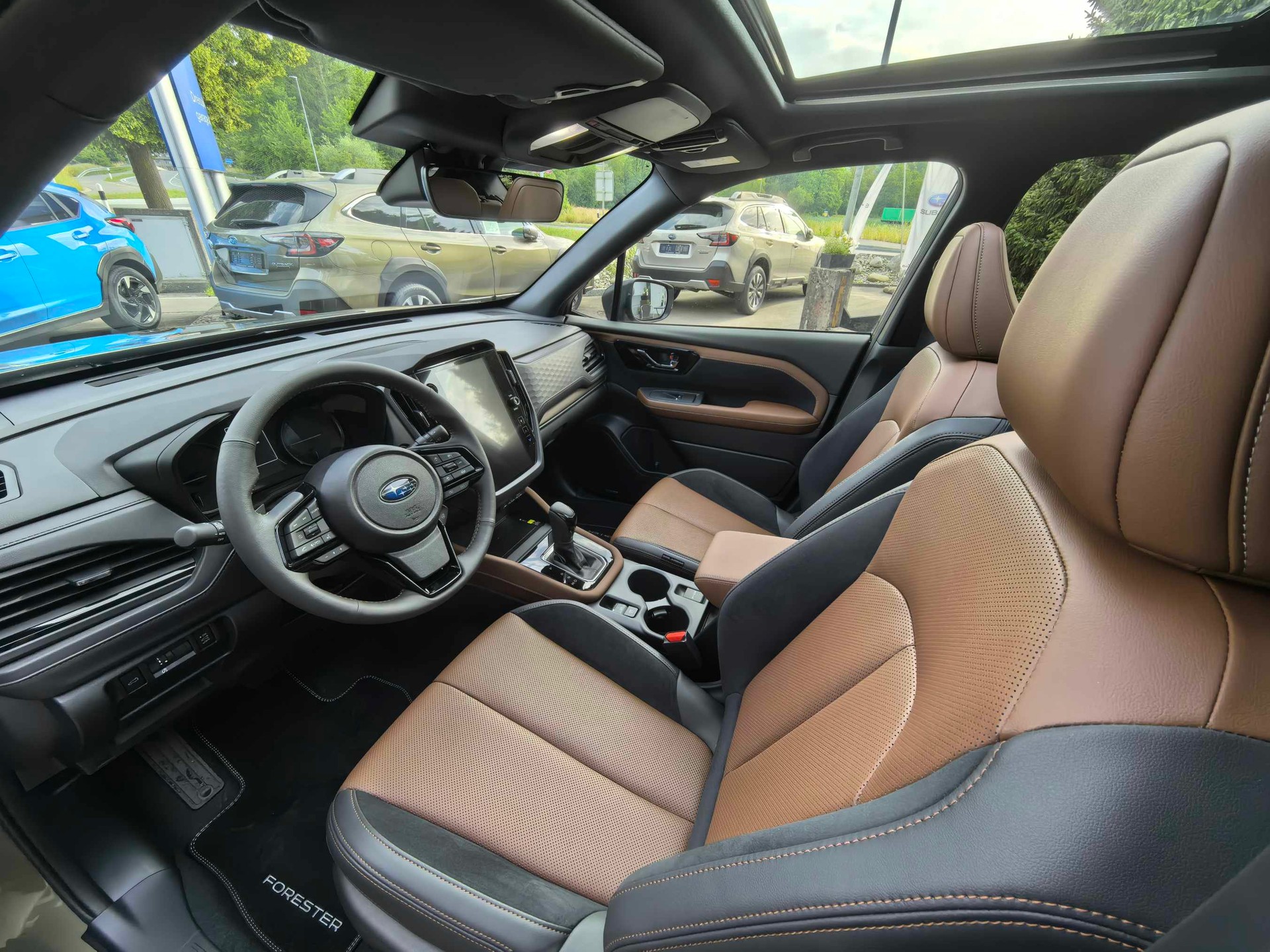 SUBARU Forester 2.0i e-Boxer Luxury Lineartronic-image-5