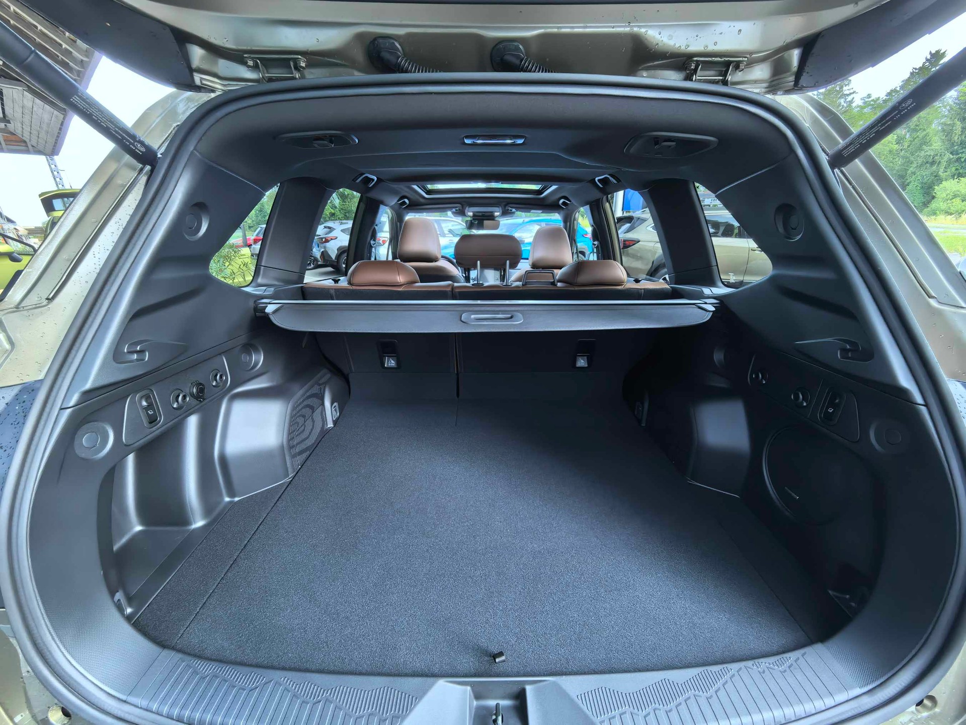 SUBARU Forester 2.0i e-Boxer Luxury Lineartronic-image-9