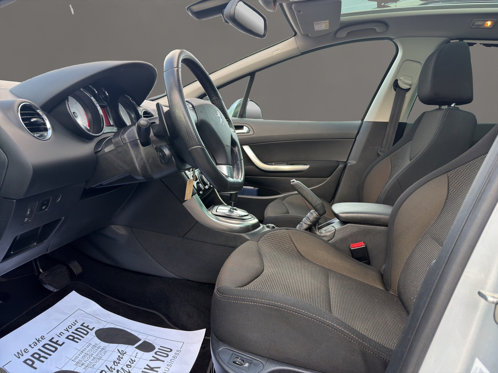 PEUGEOT 308 SW 1.6 HDI Business EGS6 7 Plätze-image-14
