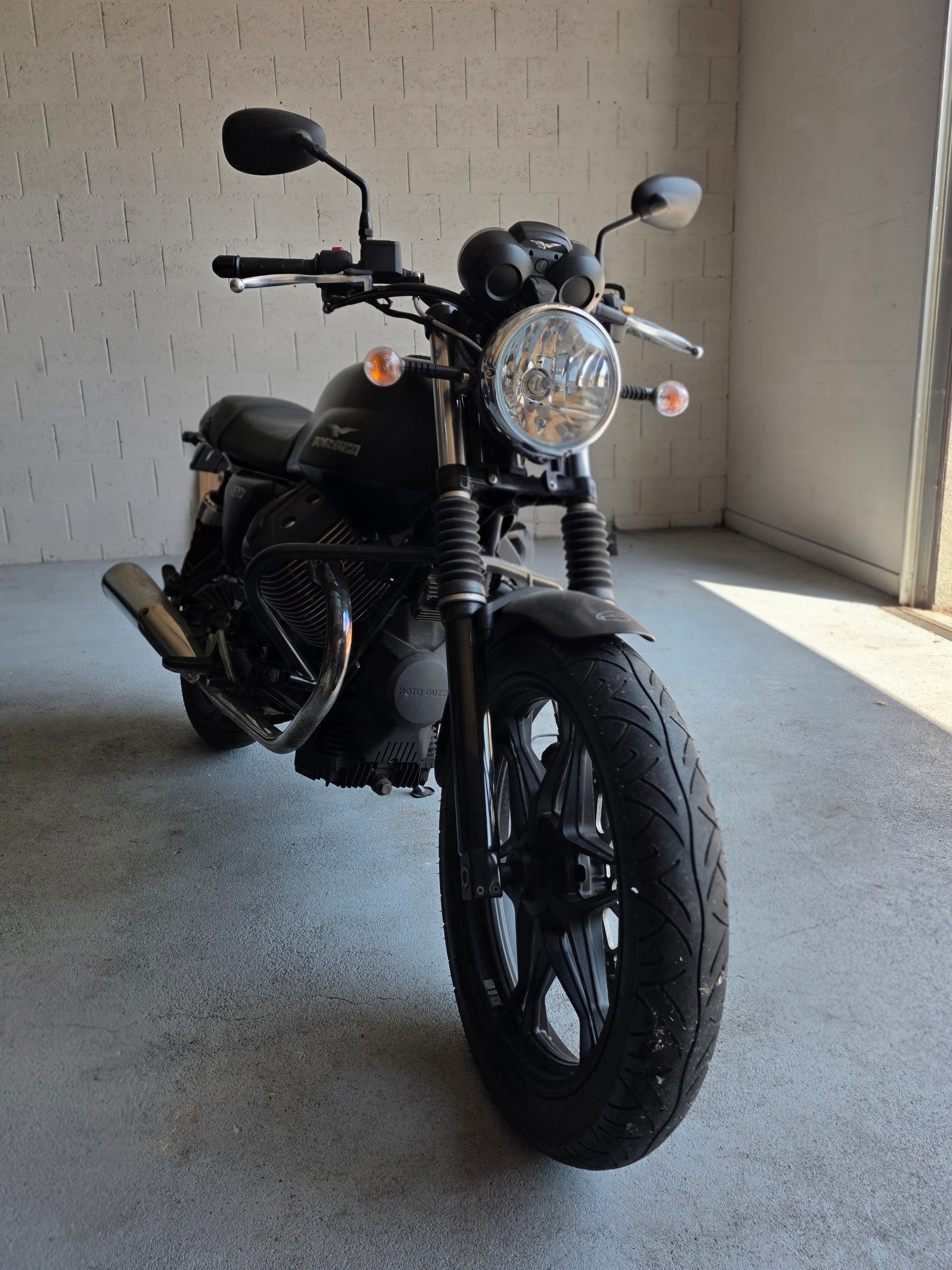 MOTO GUZZI V7 Stone 750-image-2