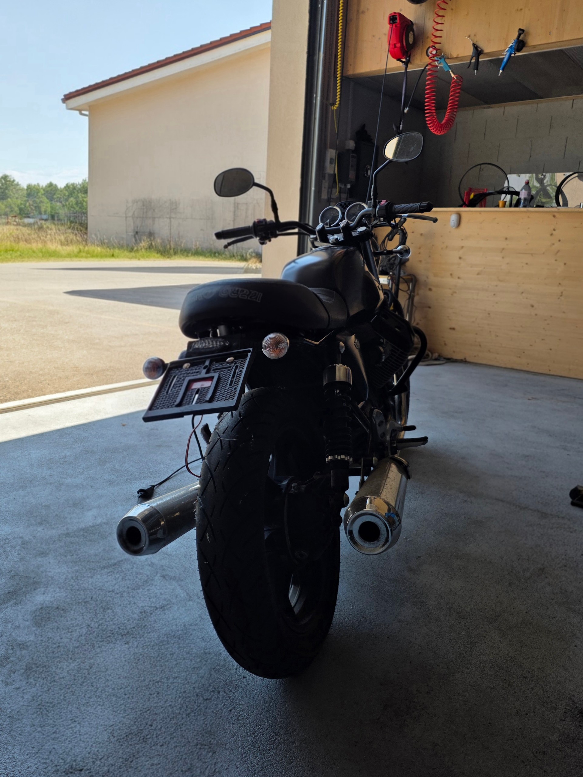 MOTO GUZZI V7 Stone 750-image-1