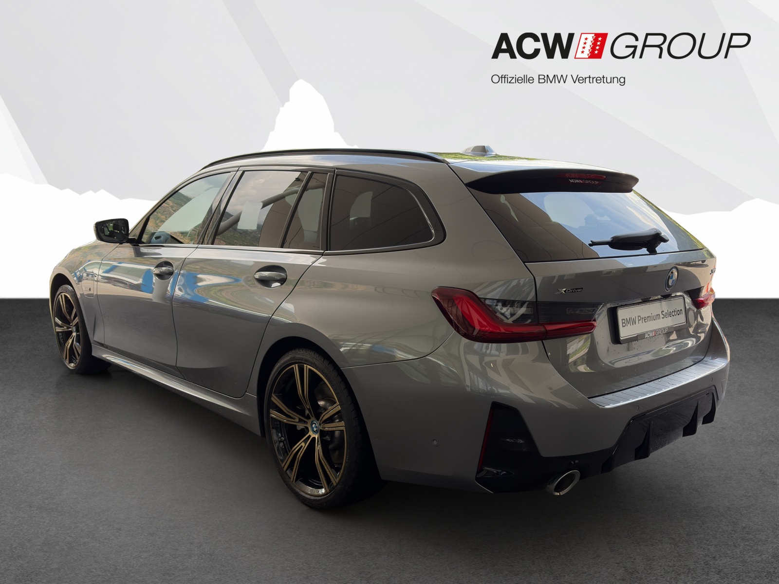 BMW 330e xDrive Touring-showroom-element-2