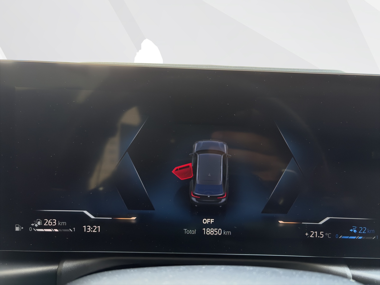 BMW 330e xDrive Touring-image-12
