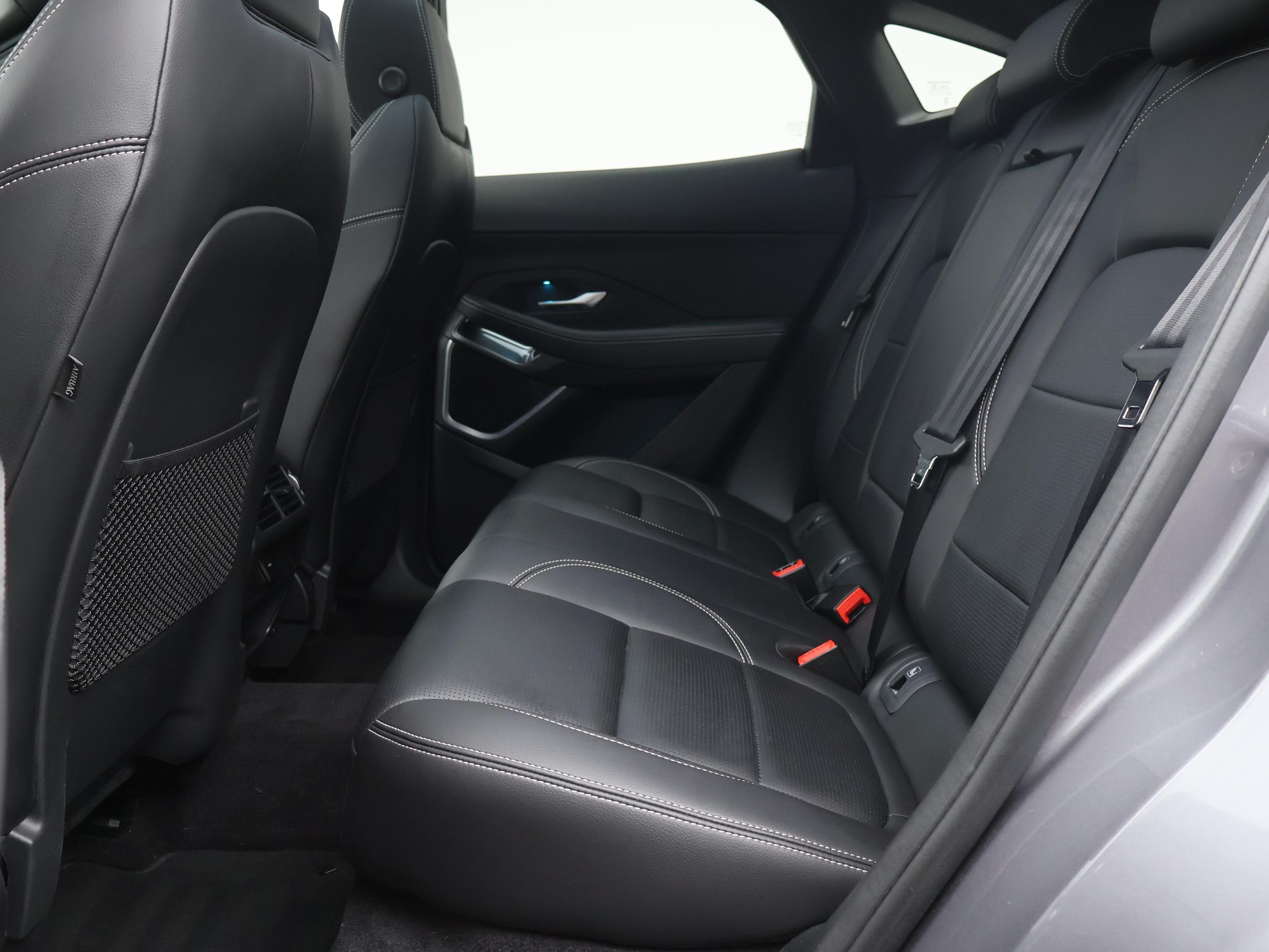 JAGUAR E-Pace 2.0 I4 250 R-Dynamic SE AWD-showroom-element-3
