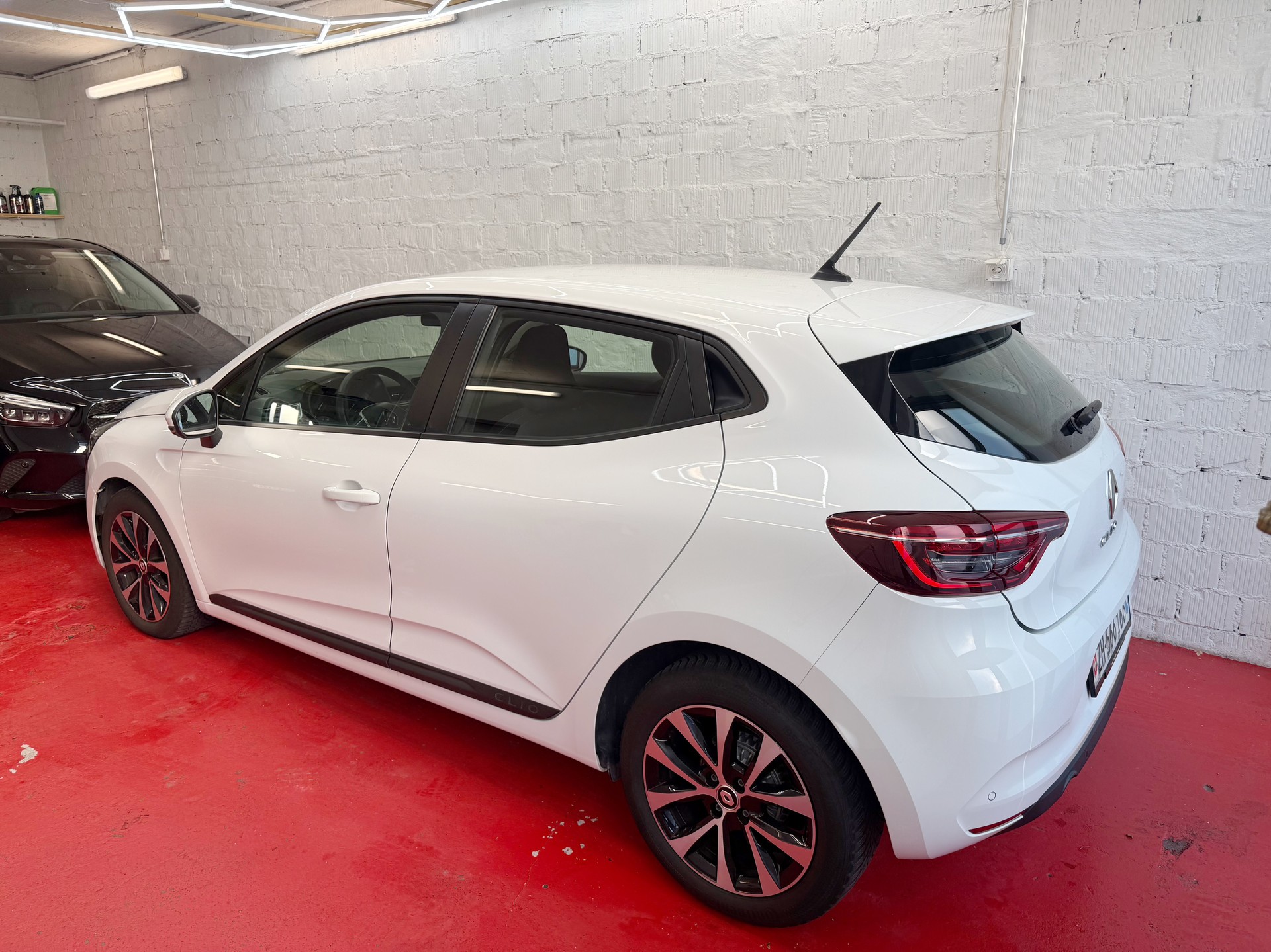 RENAULT Clio 1.0 Zen CVT-showroom-element-2