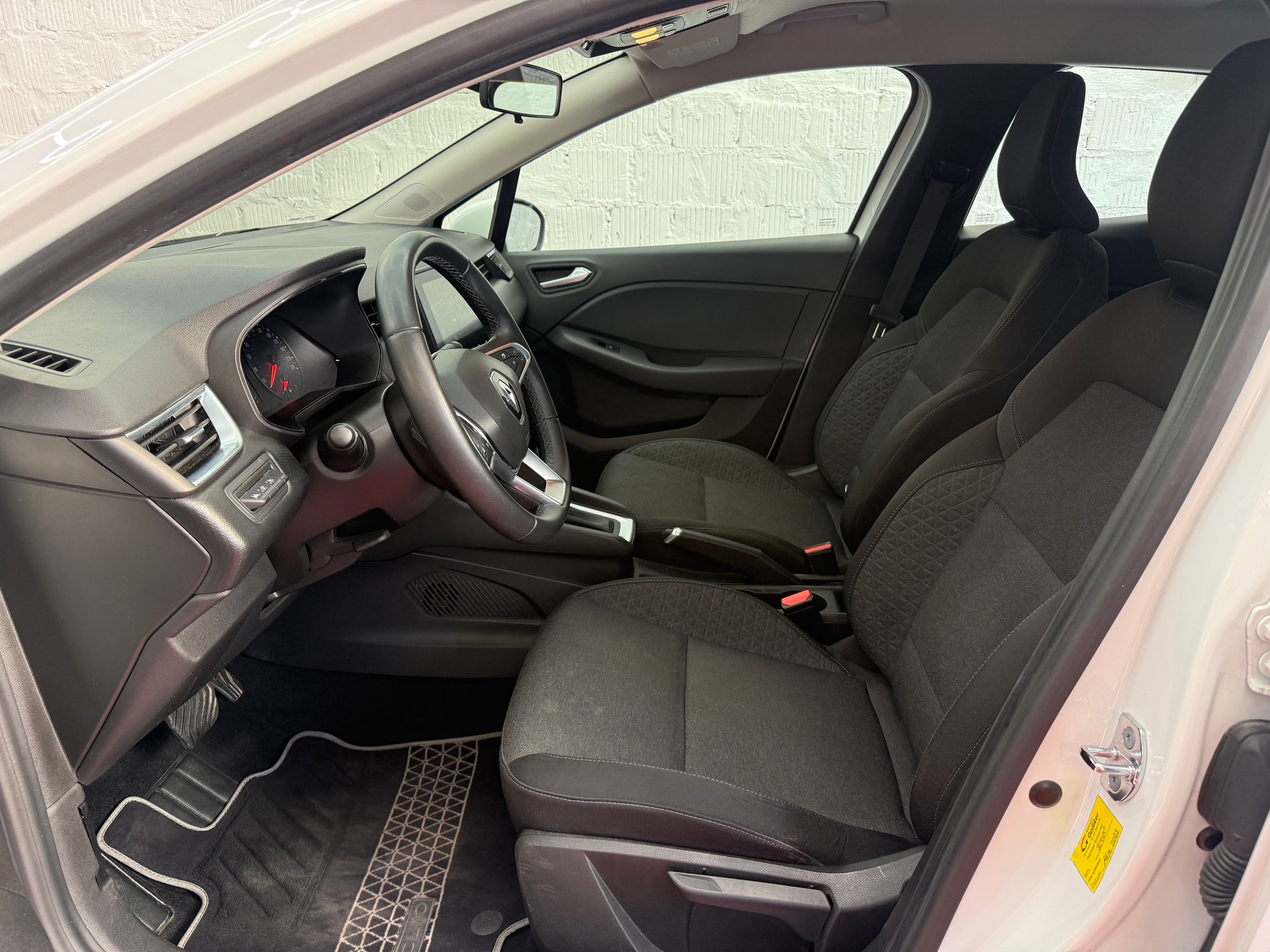RENAULT Clio 1.0 Zen CVT-showroom-element-3