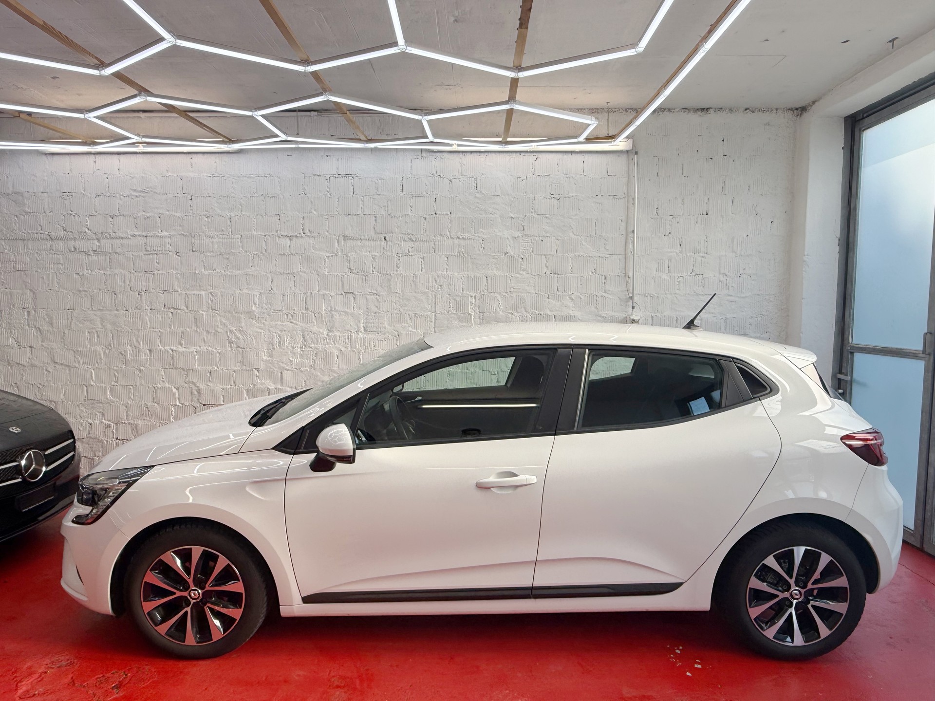 RENAULT Clio 1.0 Zen CVT-showroom-element-1