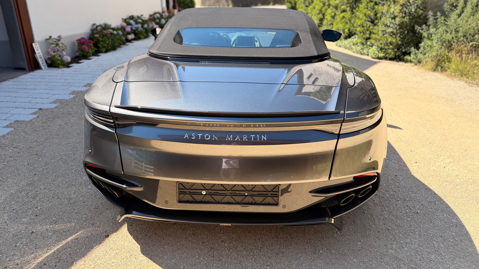 ASTON MARTIN 5.2 V12 Bi-Turbo-image-2