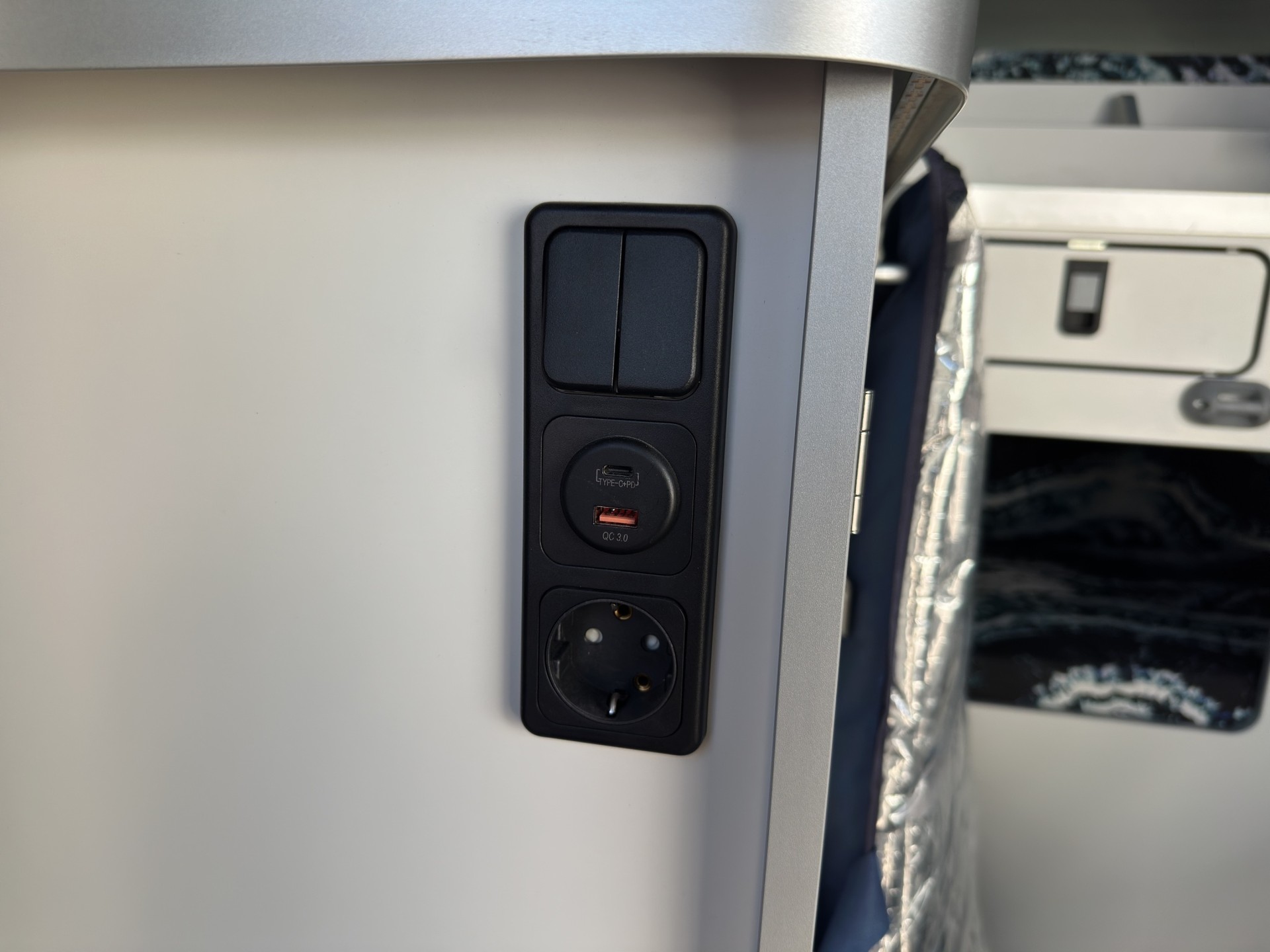 FORD Transit Custom Plus 340 L2H1 Camper NUGGET-image-33