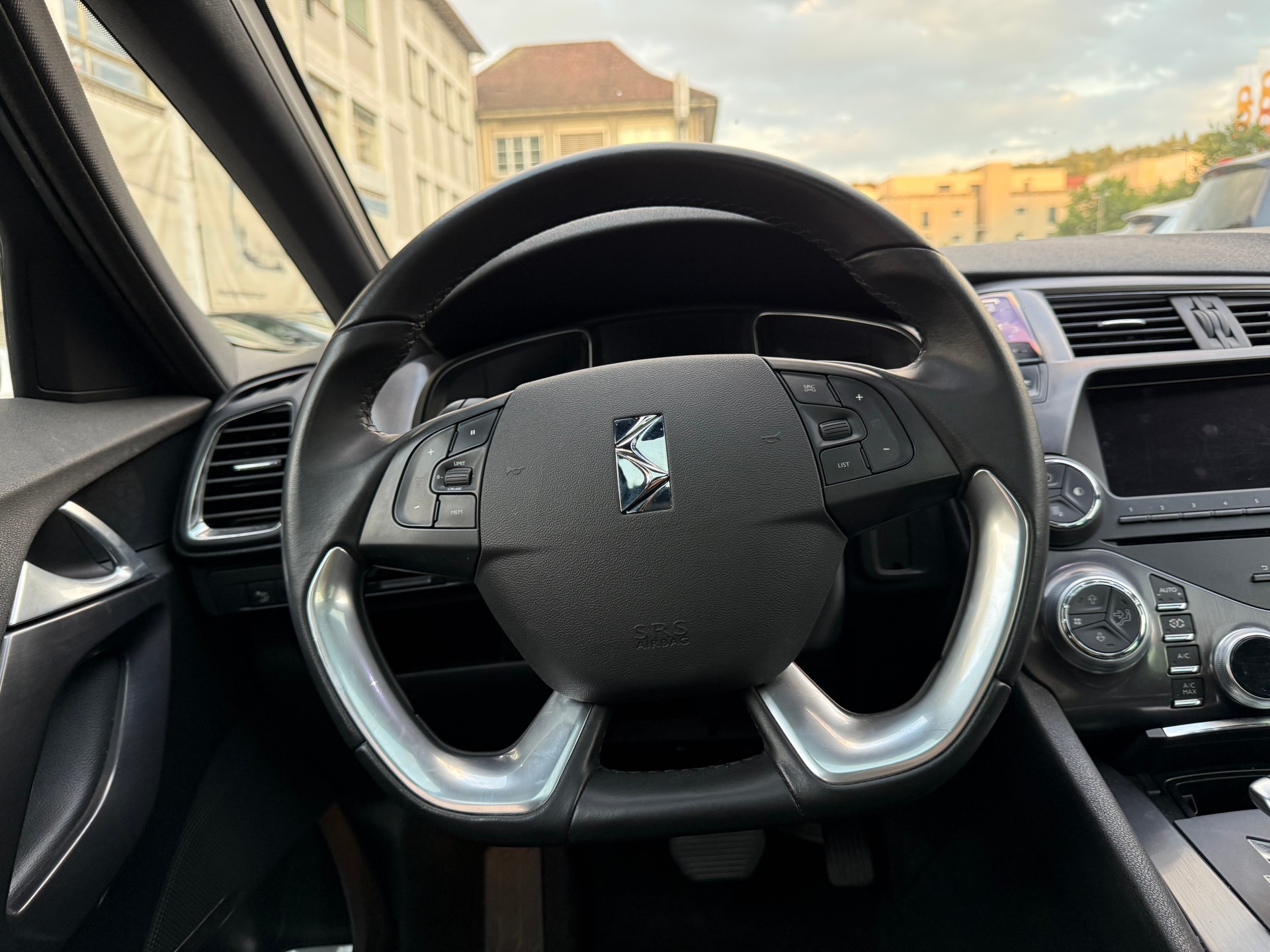 DS AUTOMOBILES DS5 HYbrid4 200 Sport Chic EGS6-image-9