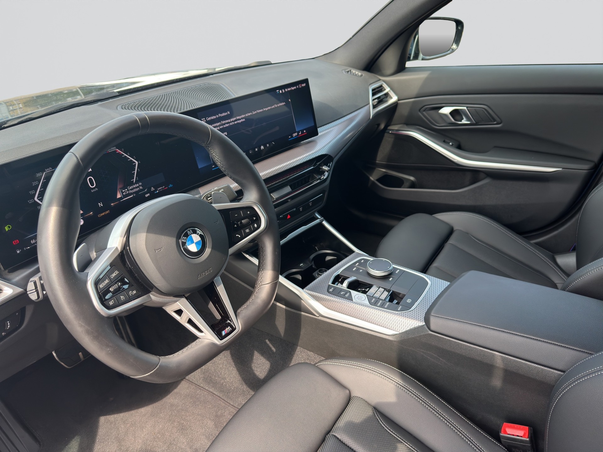 BMW 320i M Sport Pro Steptronic-image-7