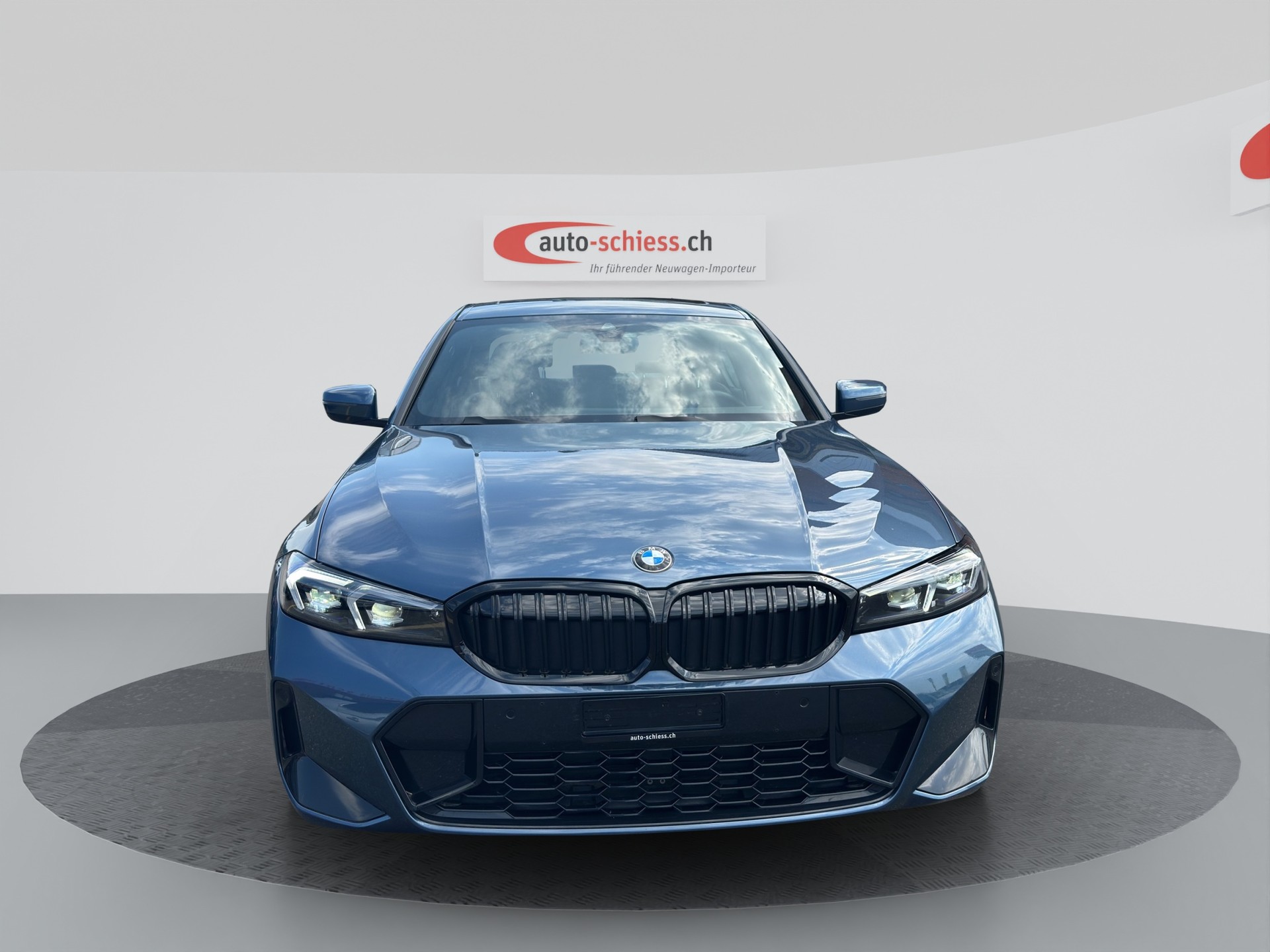 BMW 320i M Sport Pro Steptronic-showroom-element-1