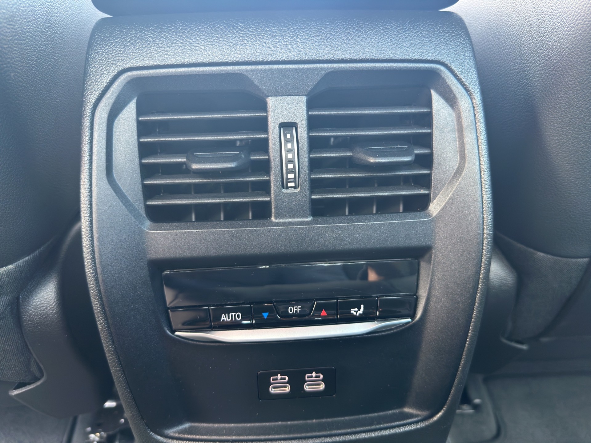 BMW 320i M Sport Pro Steptronic-image-9