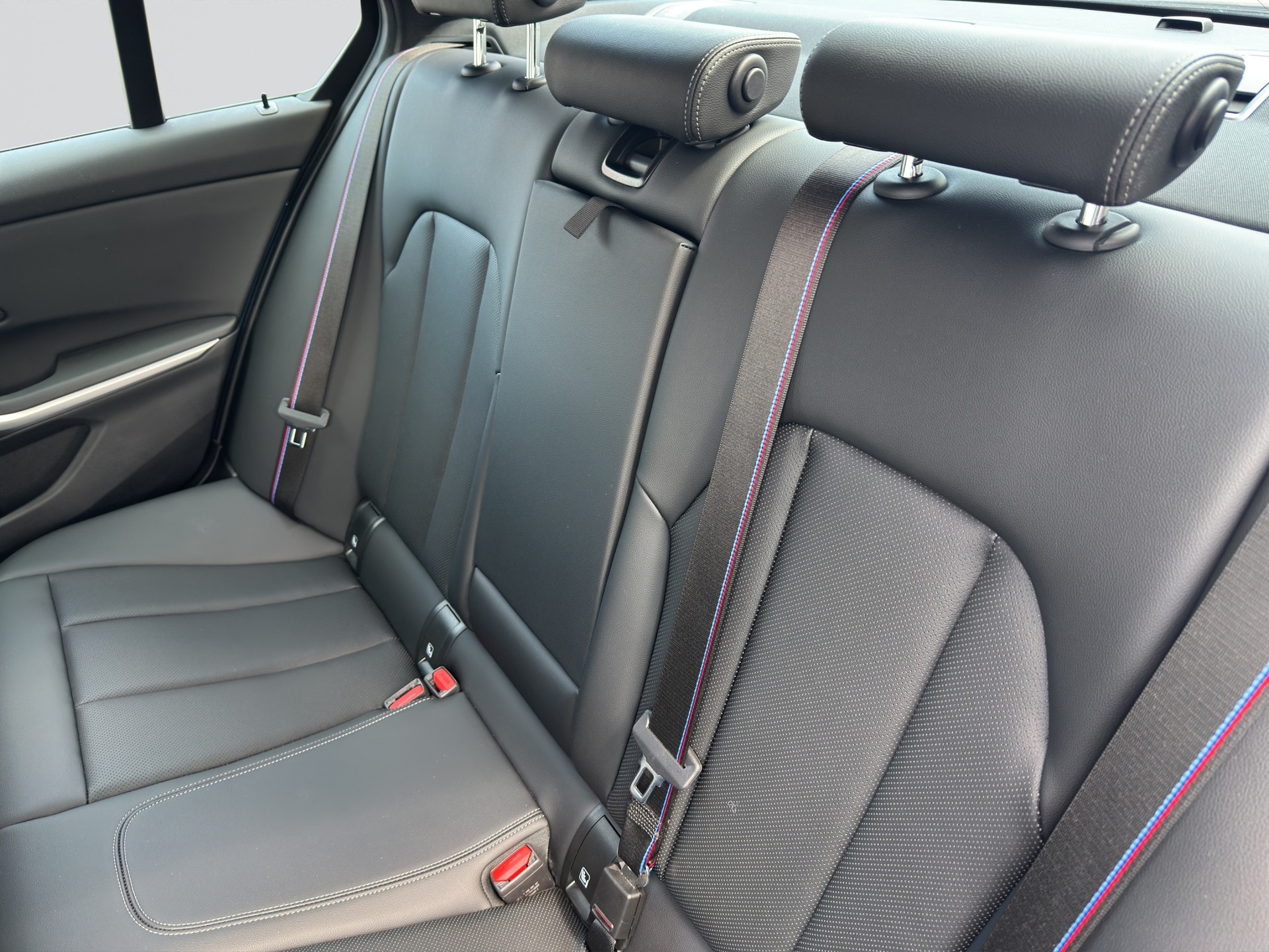 BMW 320i M Sport Pro Steptronic-image-8