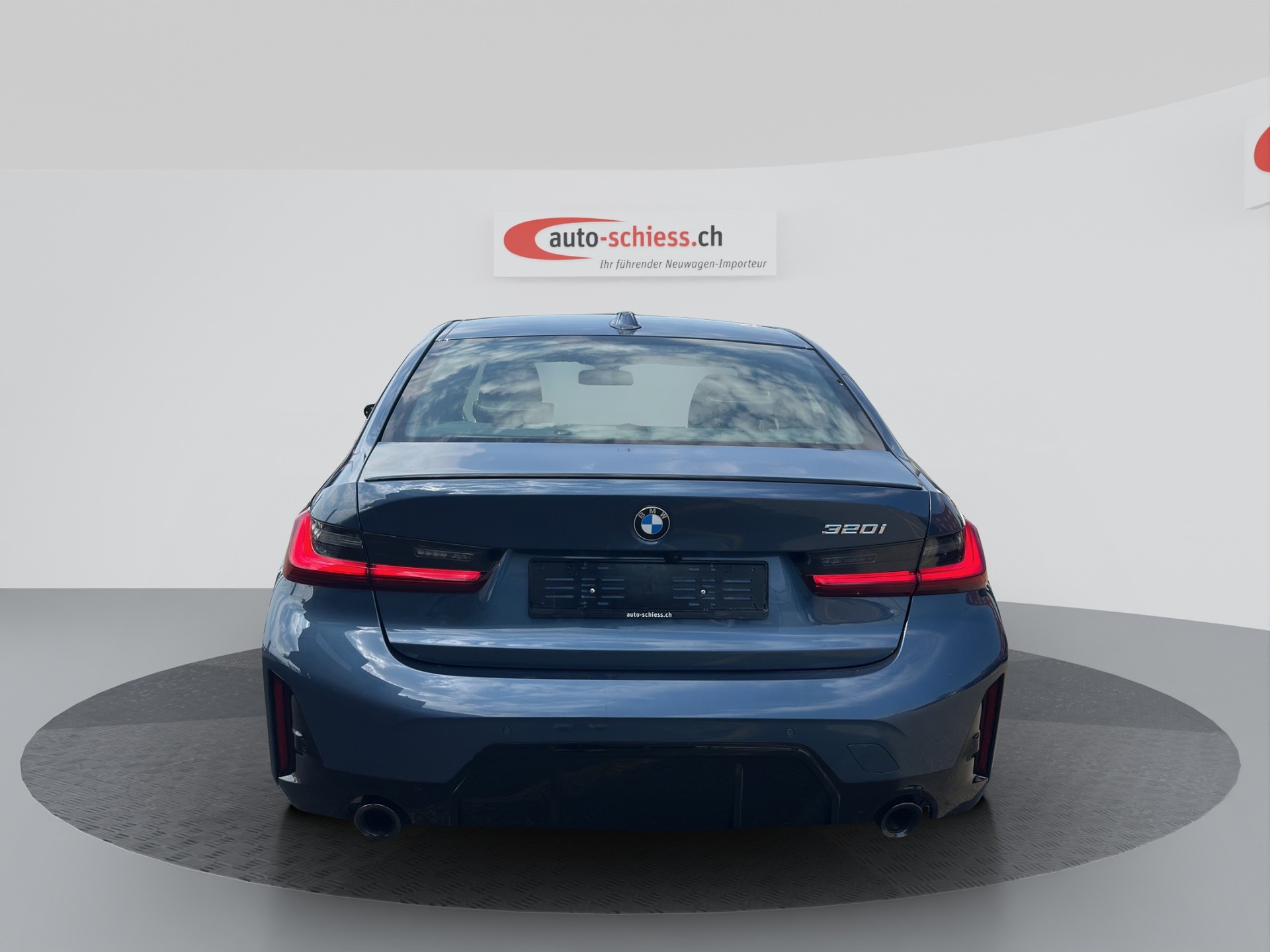 BMW 320i M Sport Pro Steptronic-showroom-element-3