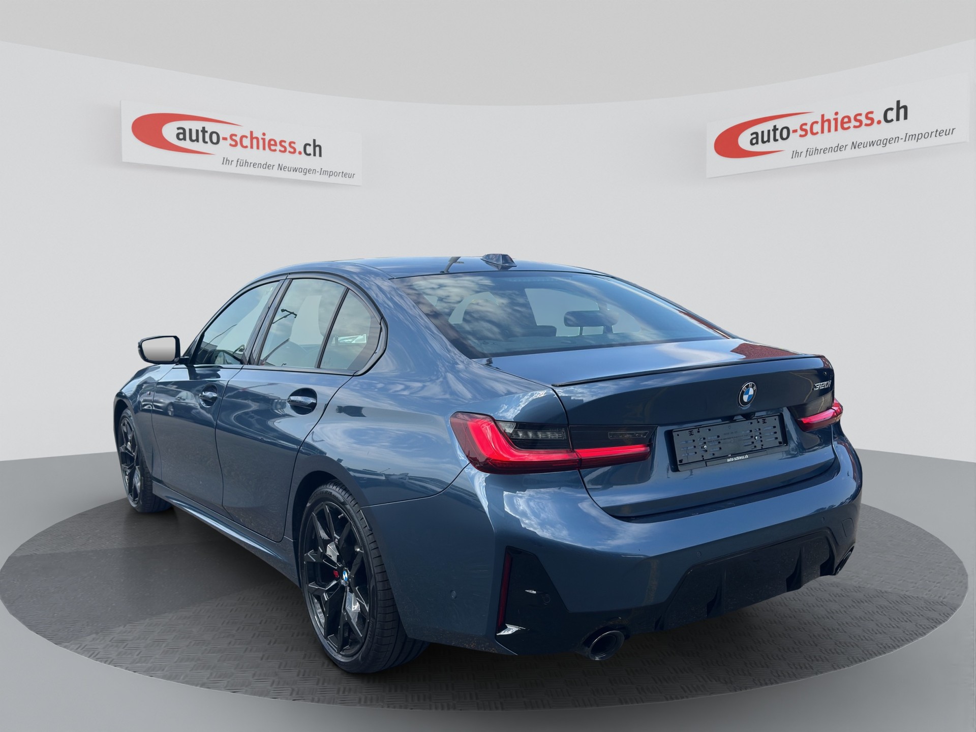 BMW 320i M Sport Pro Steptronic-showroom-element-2