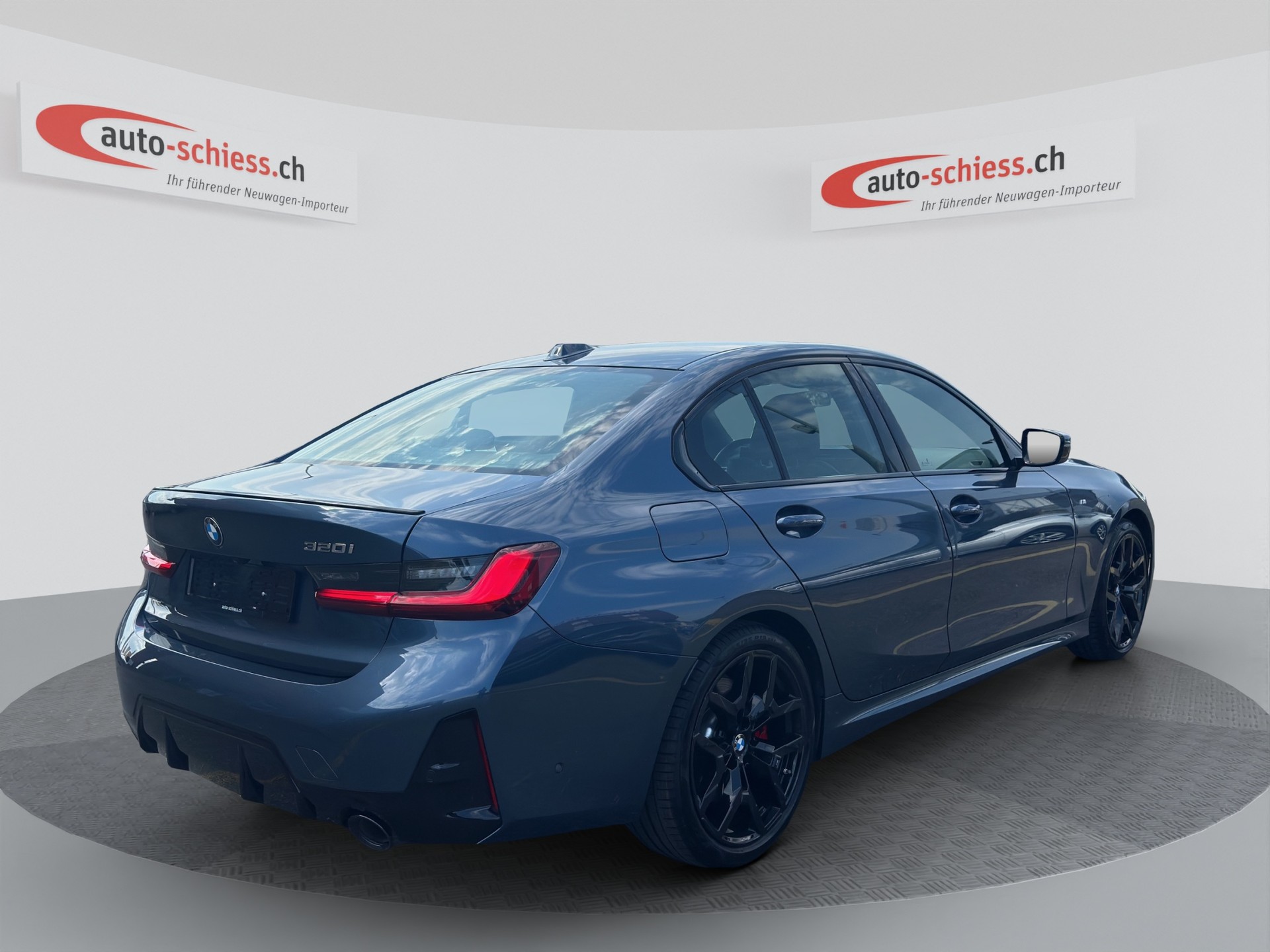 BMW 320i M Sport Pro Steptronic-image-5