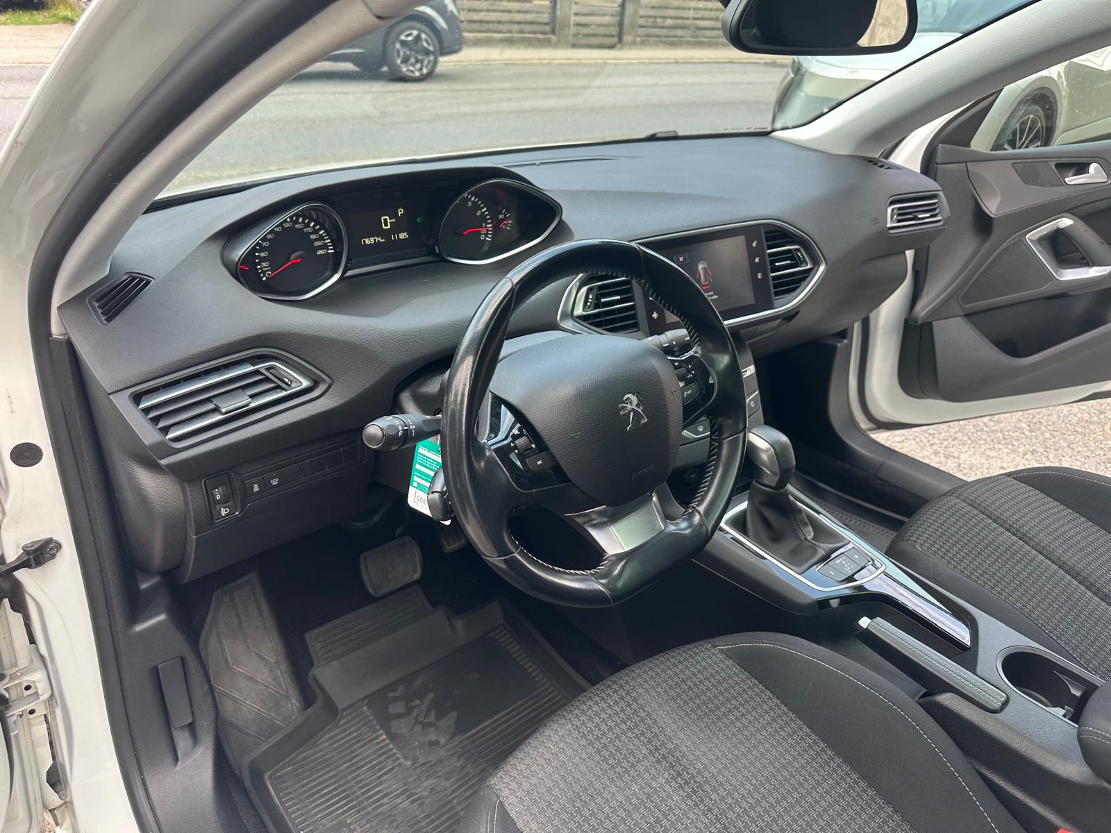 PEUGEOT 308 SW 1.2 THP Allure Automatic-image-9