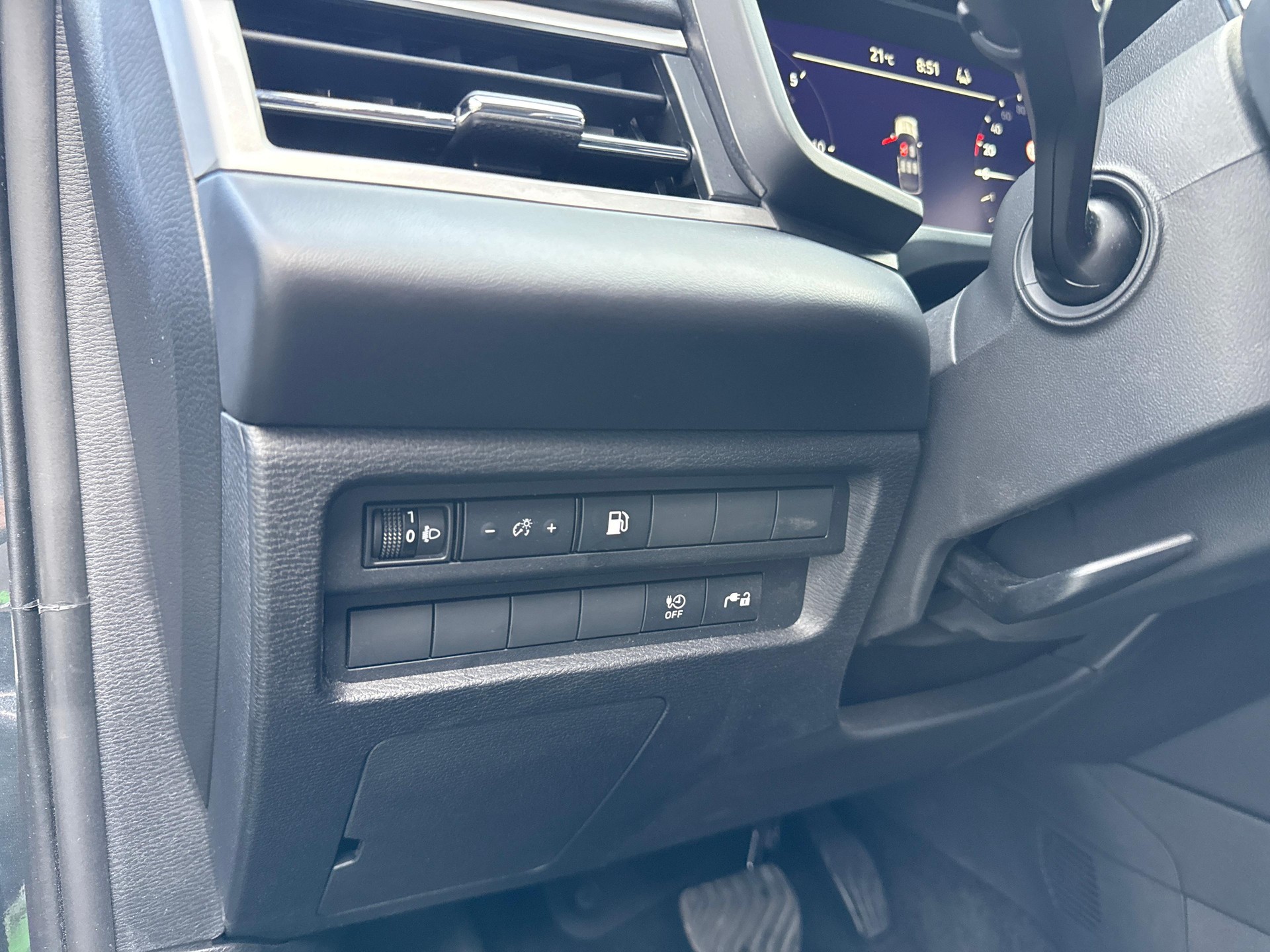 MITSUBISHI Outlander 2.4 PHEV Invite 4x4-image-15