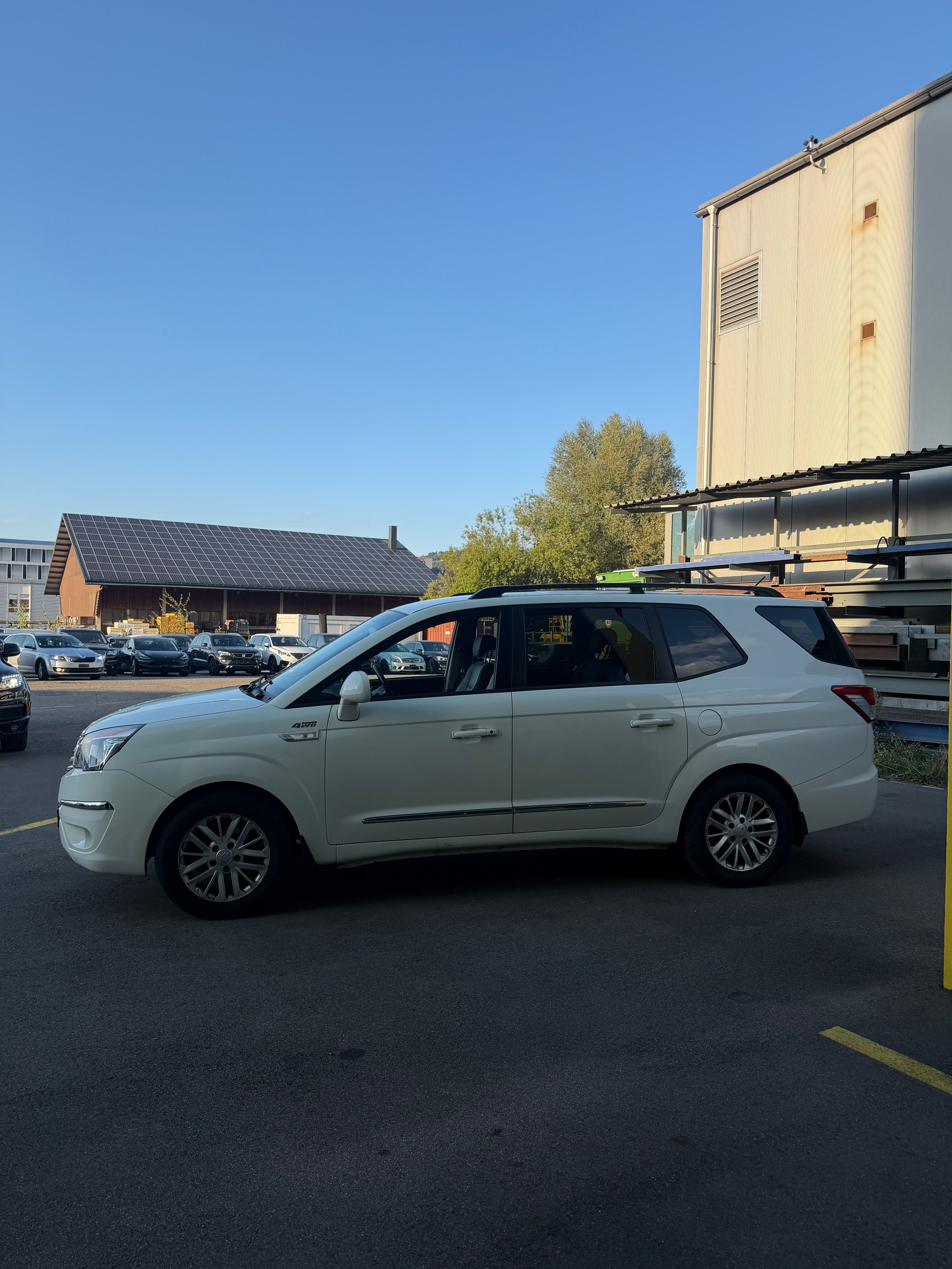 KGM-SsangYong Rodius SV200 e-XDi Sapphire 4WD E-Tronic-image-3