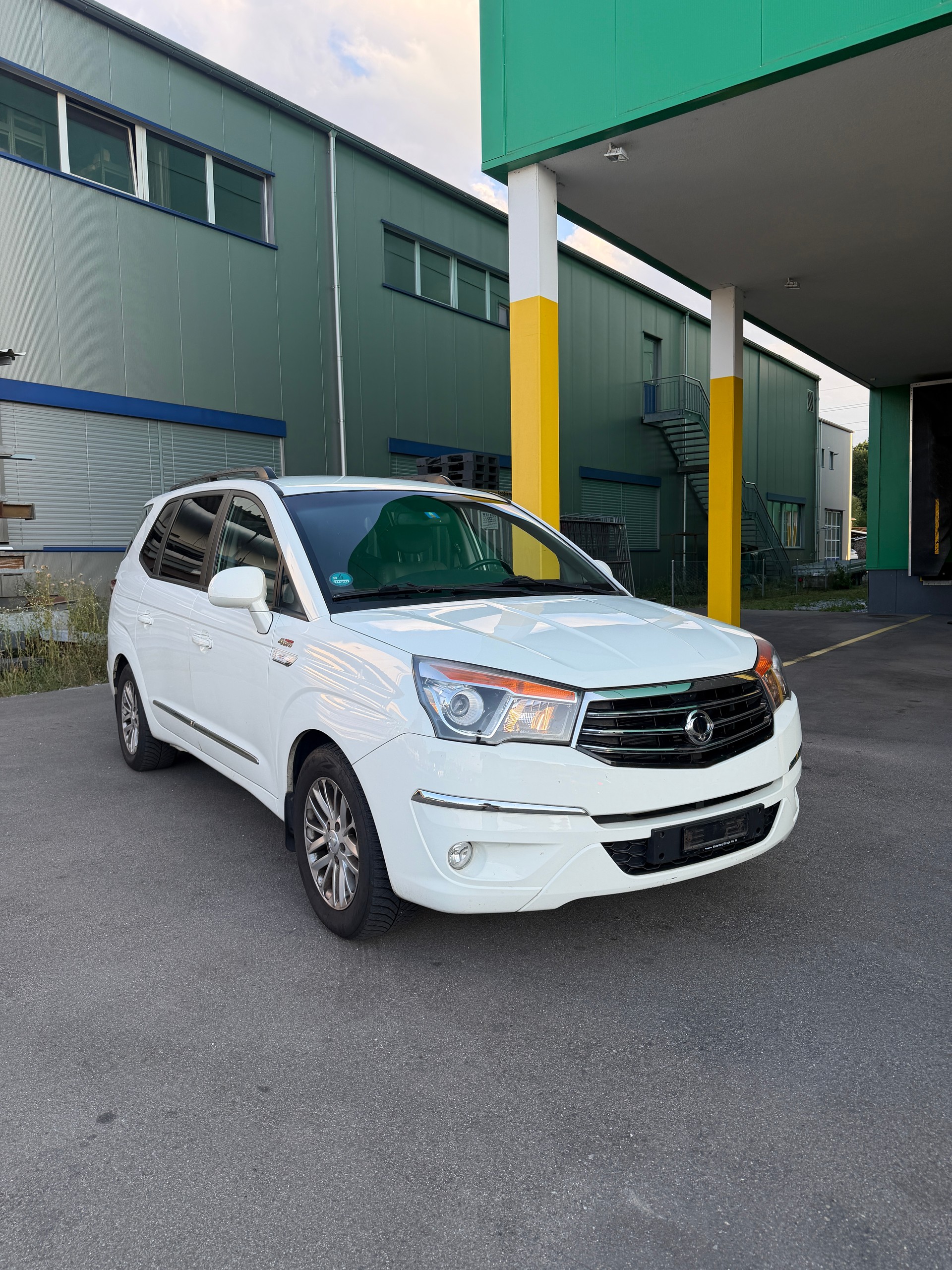 KGM-SsangYong Rodius SV200 e-XDi Sapphire 4WD E-Tronic