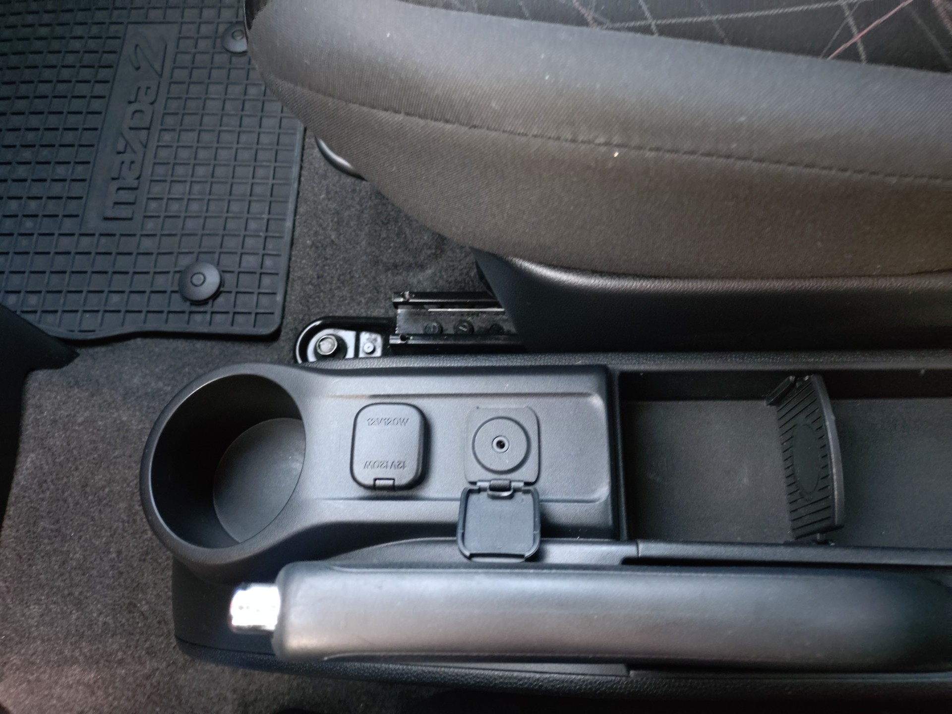 MAZDA 2 1.3i 16V Exclusive-image-8