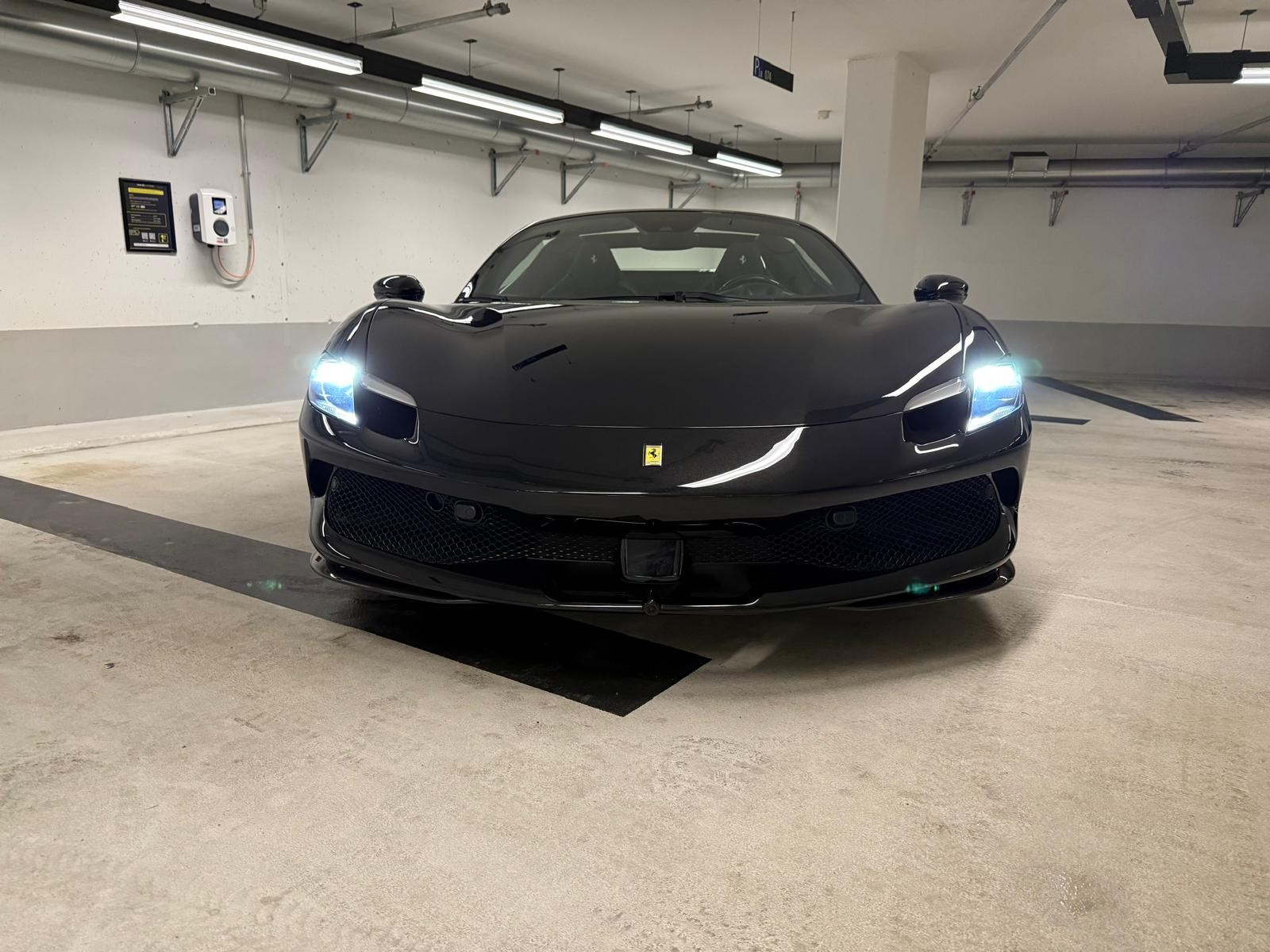 FERRARI 296 GTS Carbon INDIVIDUAL-showroom-element-1