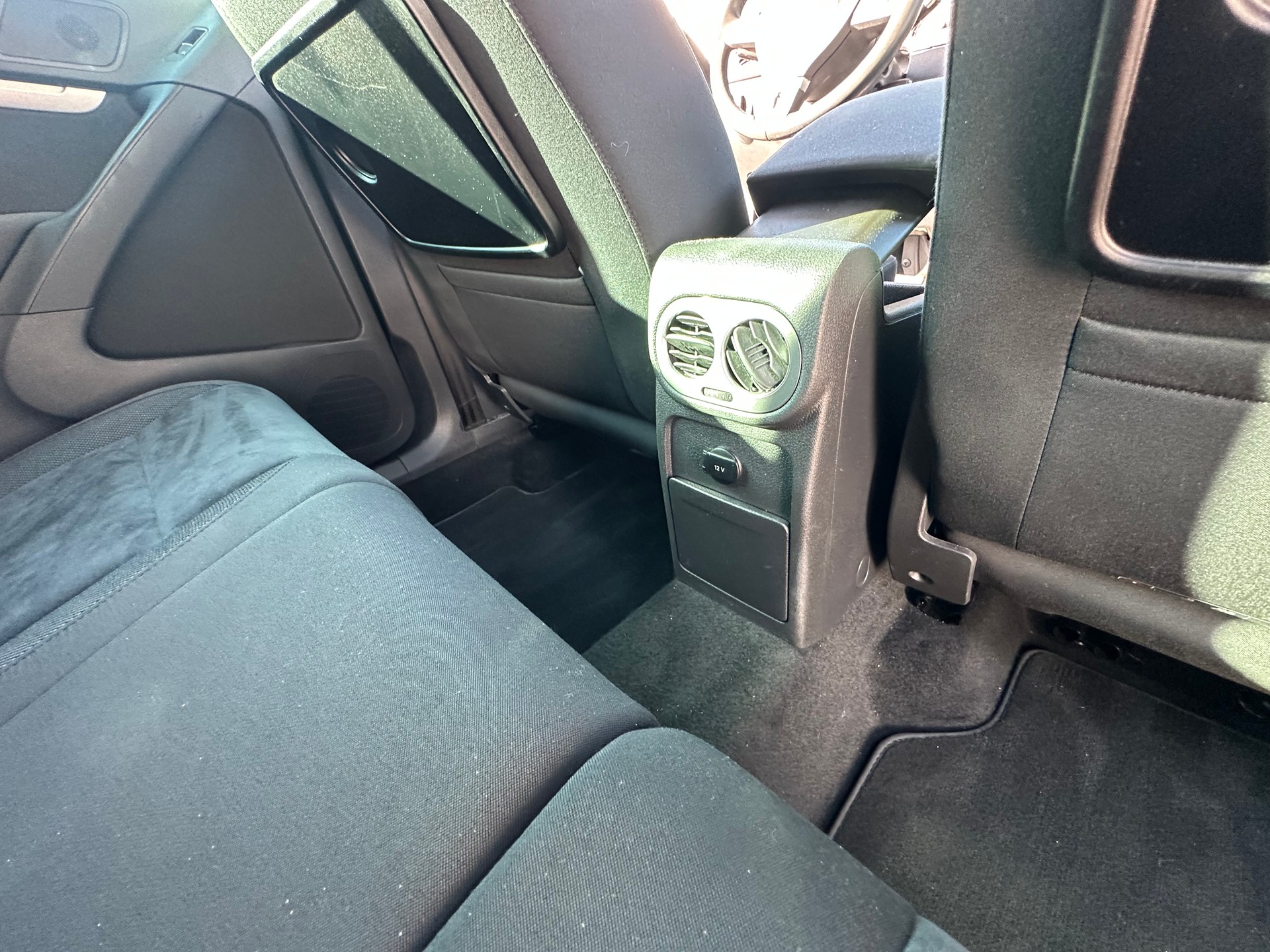 VW Tiguan 2.0 TSI Design 4Motion DSG-image-23