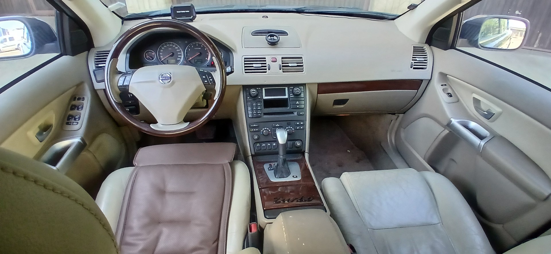 VOLVO XC90 T6 AWD Geartronic-image-4