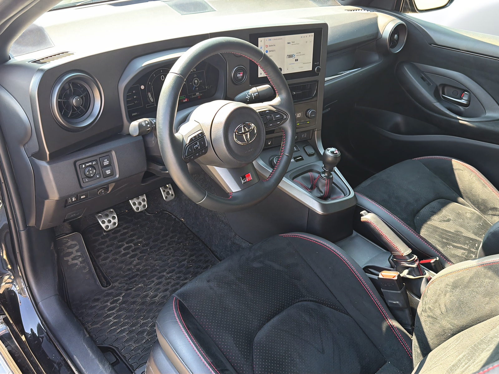 TOYOTA Yaris 1.6 GR Sport-image-4