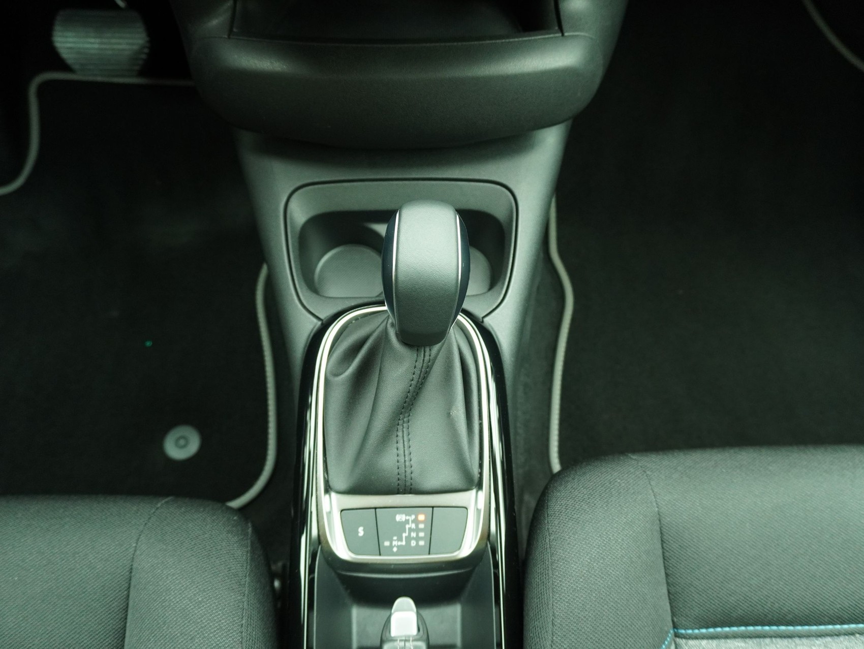 CITROEN C4 Cactus 1.2 PureTech Shine-image-13