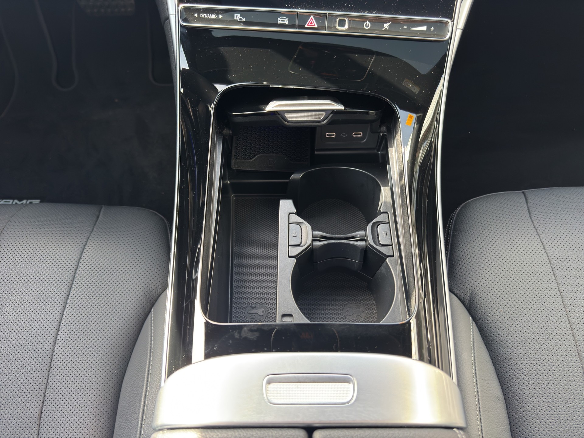 MERCEDES-BENZ CLE 200 AMG Line 4matic Coupé-image-14