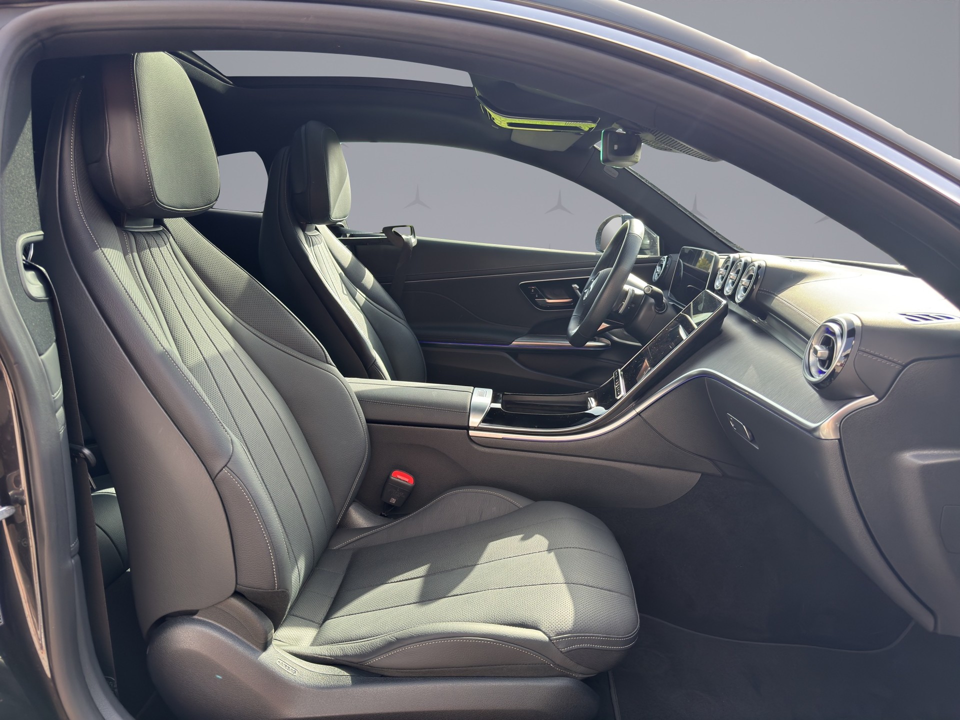 MERCEDES-BENZ CLE 200 AMG Line 4matic Coupé-image-16