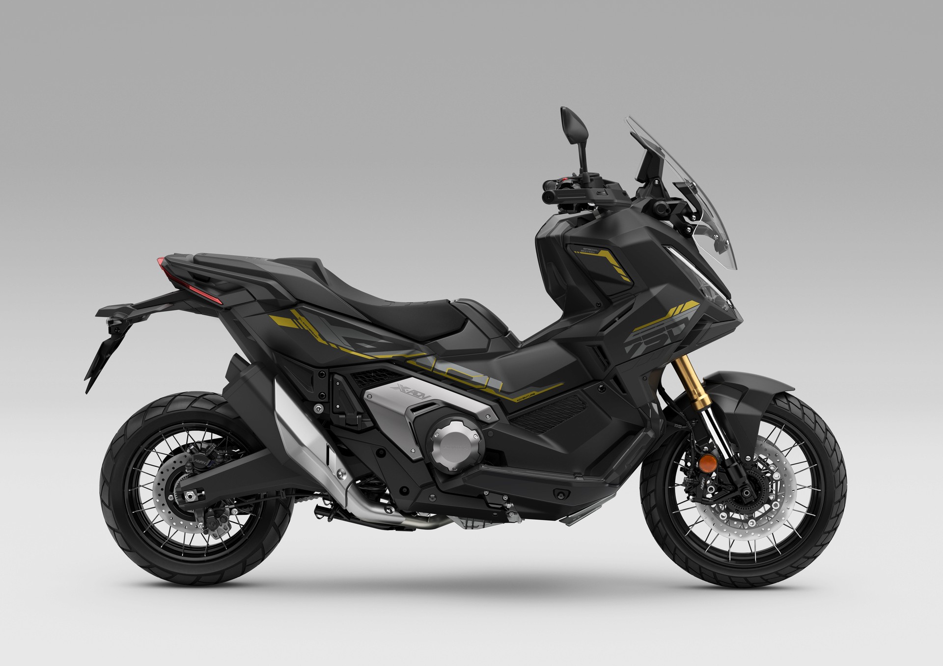 HONDA X-ADV 750-image-1