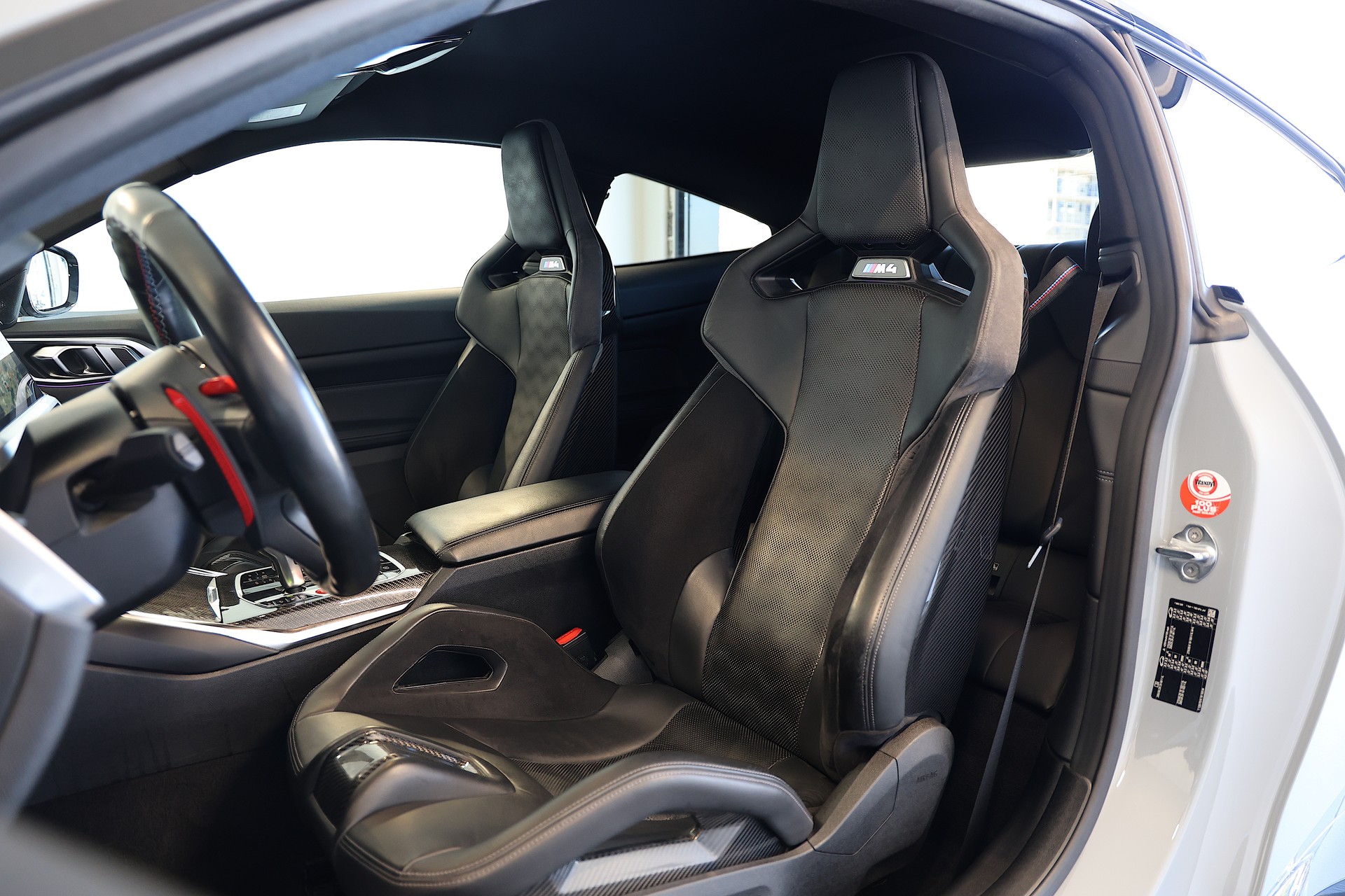 BMW M4 Competition Coupé *CH-Fahrzeug* *Voll-Carbon* *Schalensitze*-image-8