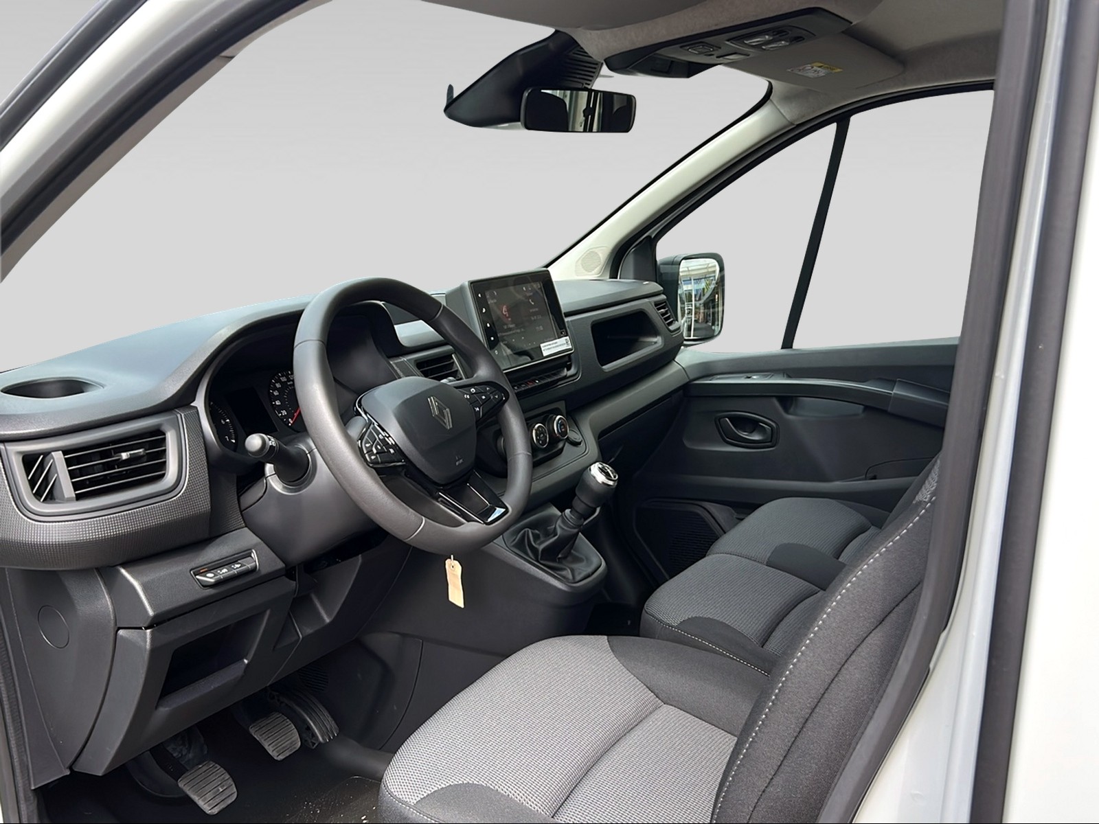 RENAULT Trafic Passenger-image-12