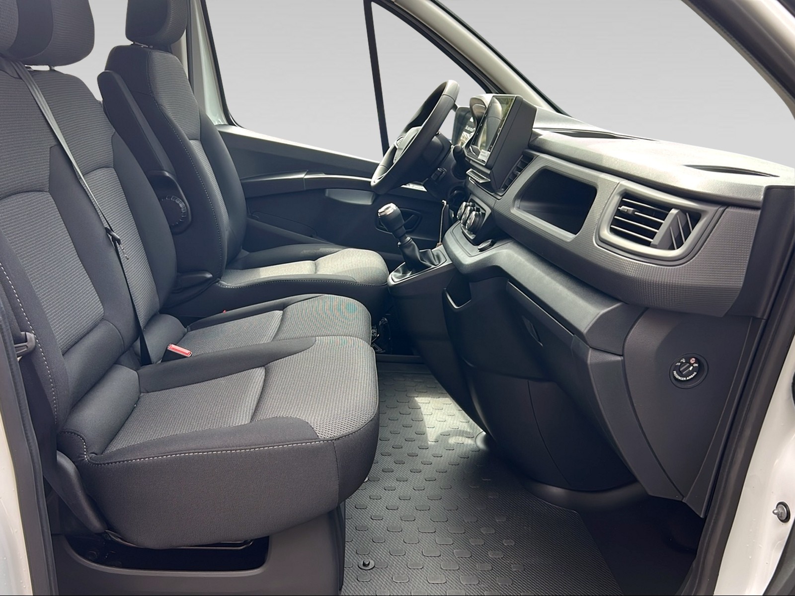 RENAULT Trafic Passenger-image-11