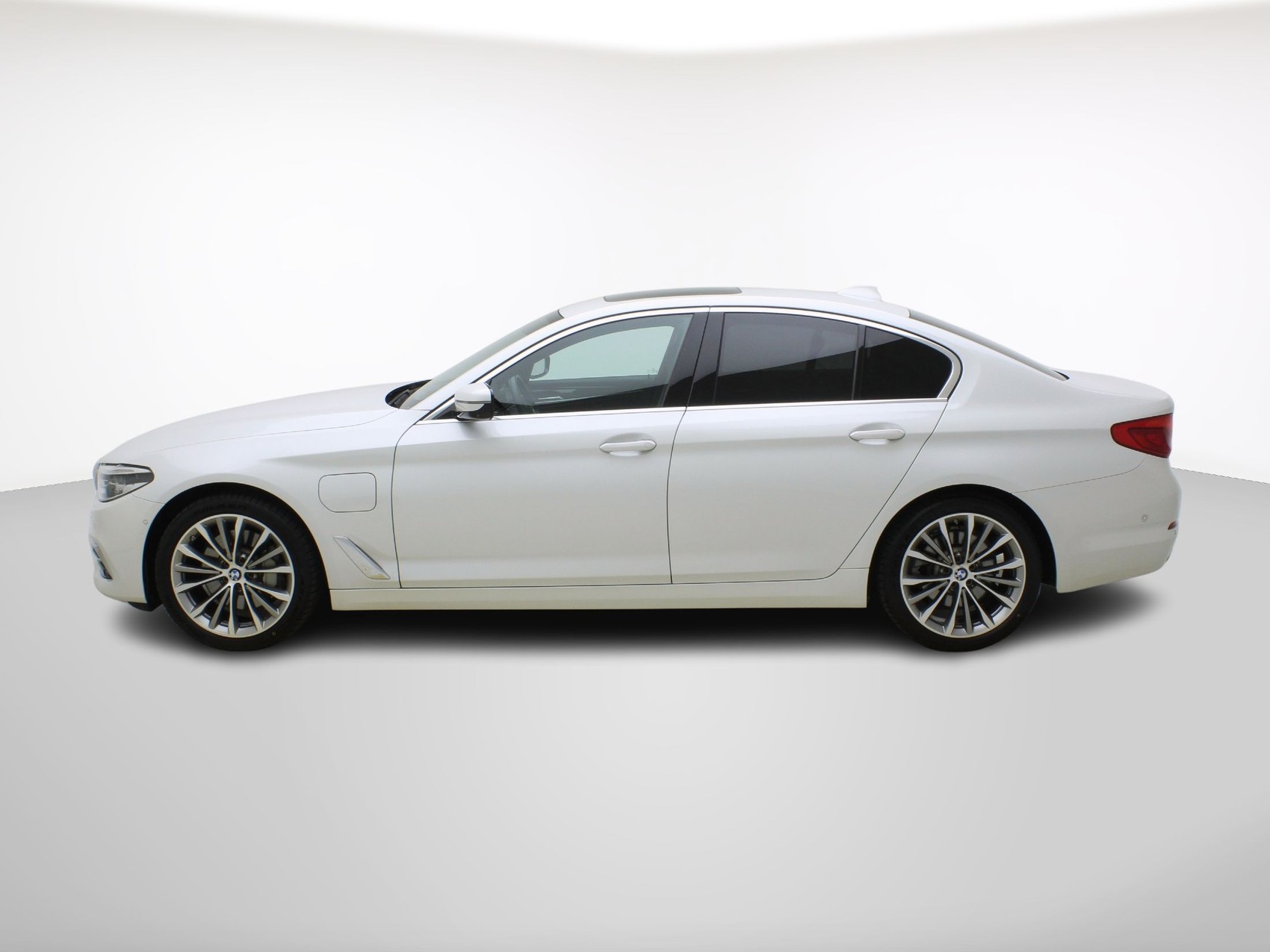 BMW 5er 530e xDrive Luxury Line-showroom-element-2
