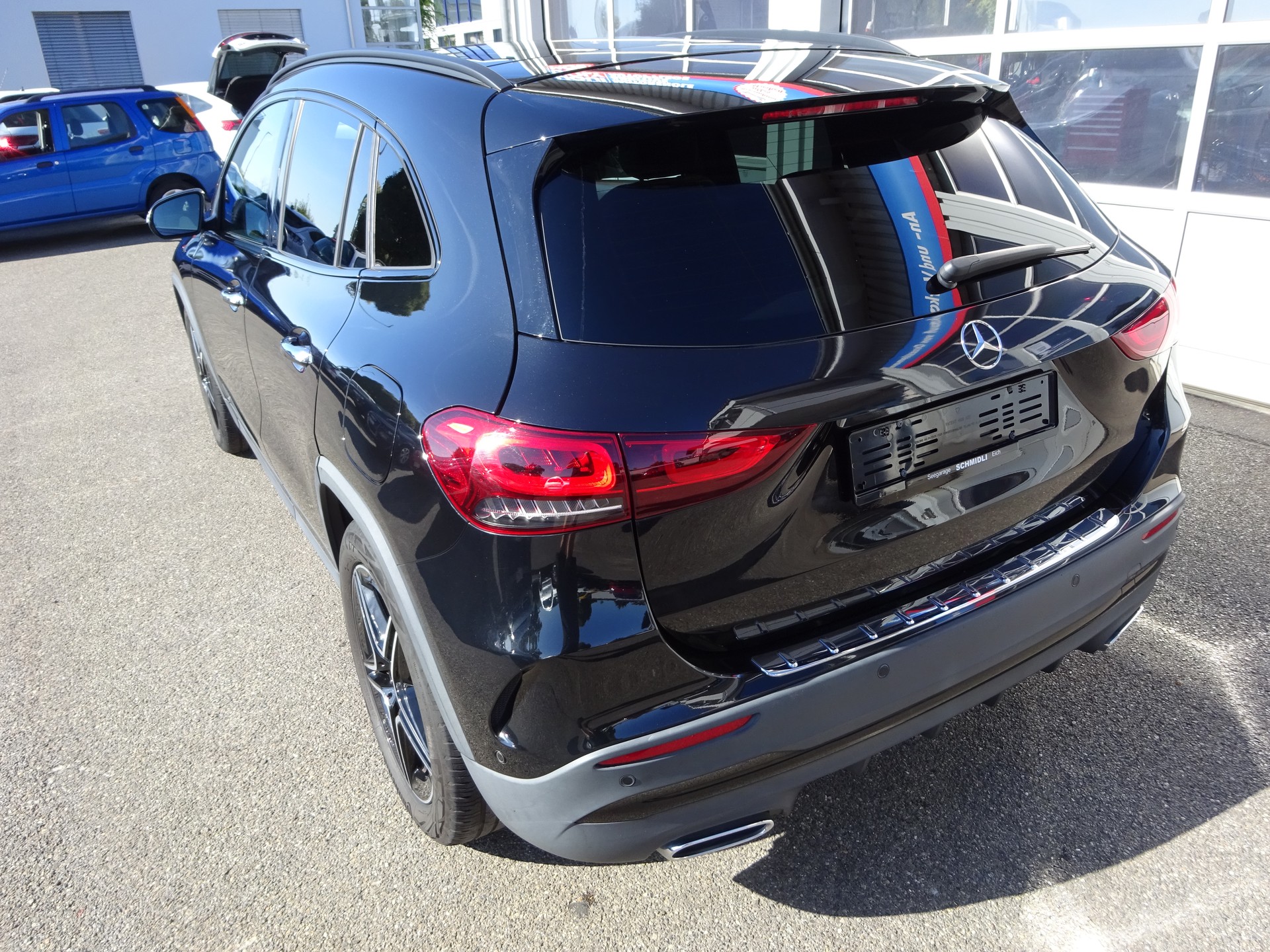 MERCEDES-BENZ GLA 200 AMG Line 7G-DCT-showroom-element-1